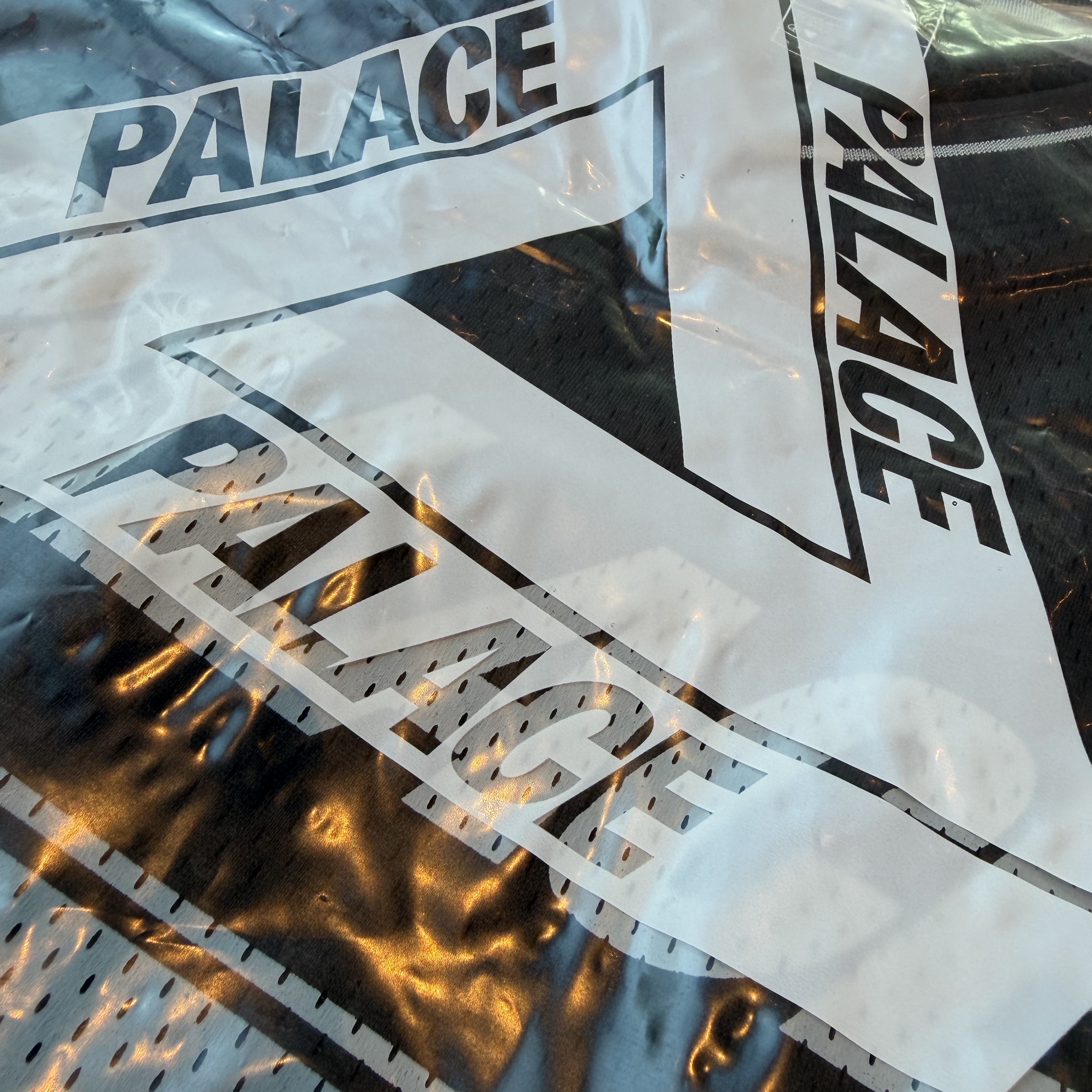 Palace Nein Mesh Jersey Black - 26SS 착용 스타일