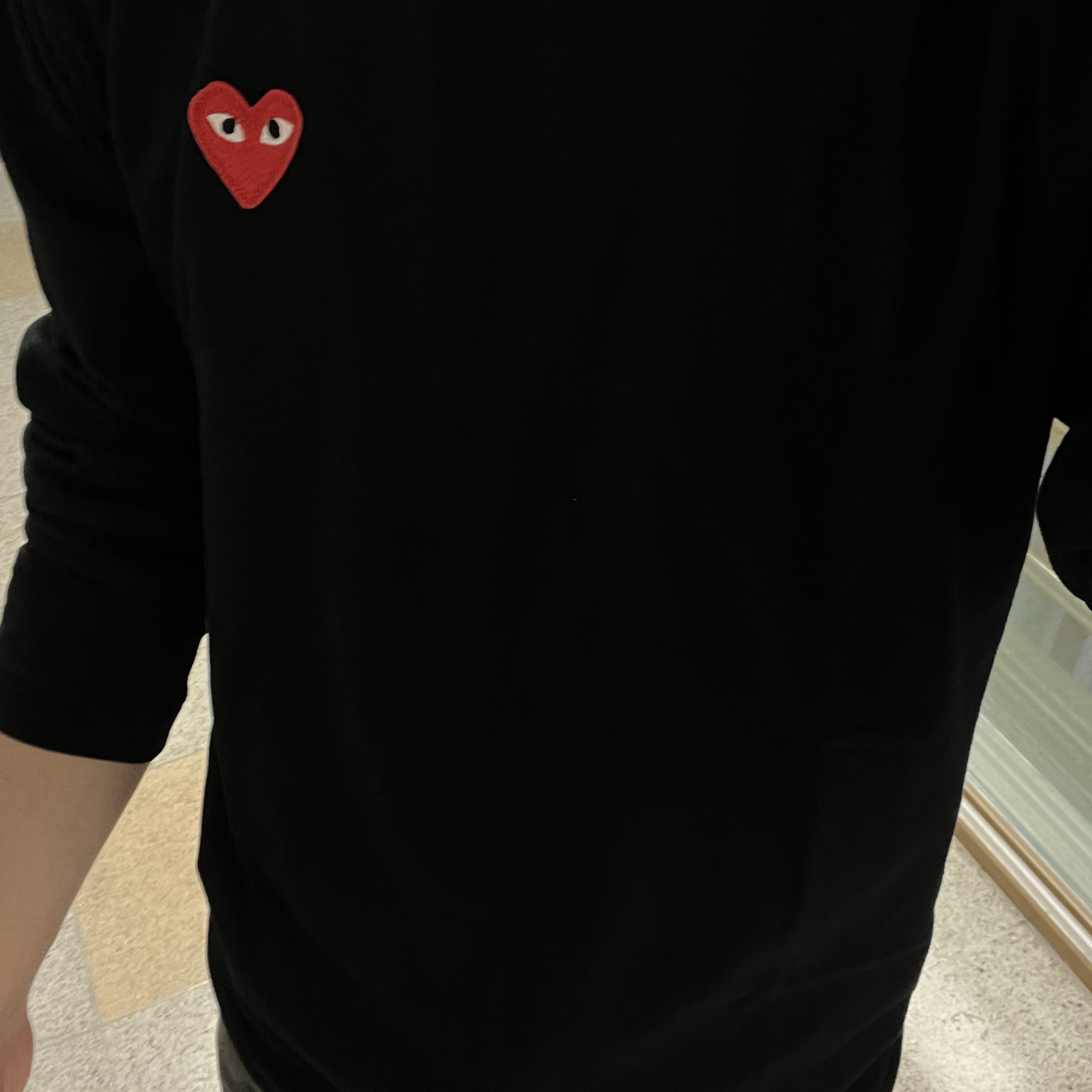 Play Comme des Garcons LS T-Shirt Black 착용 스타일