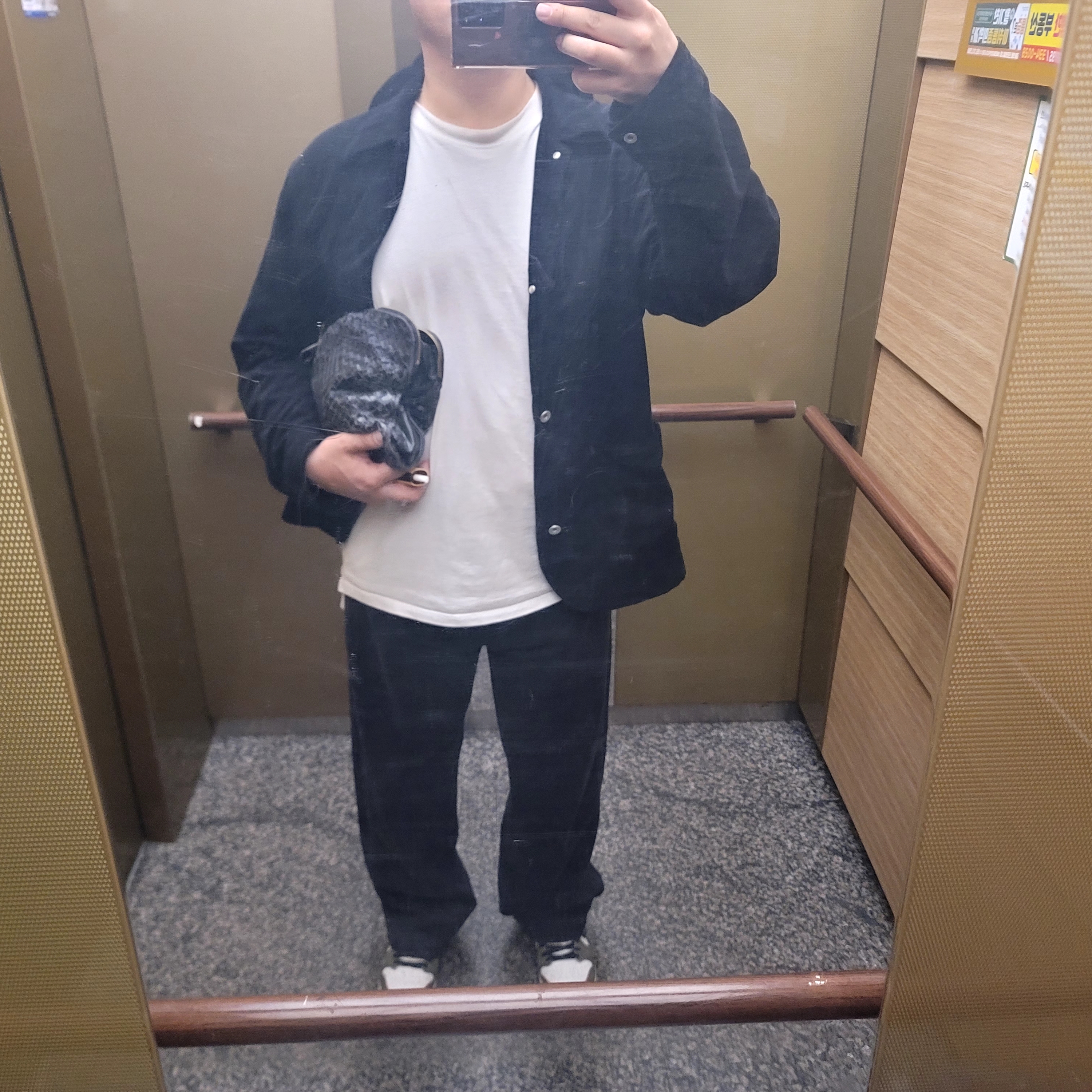 Carhartt WIP Robertson Denim Landon Pants Black Stone Washed 착용 스타일 - 1
