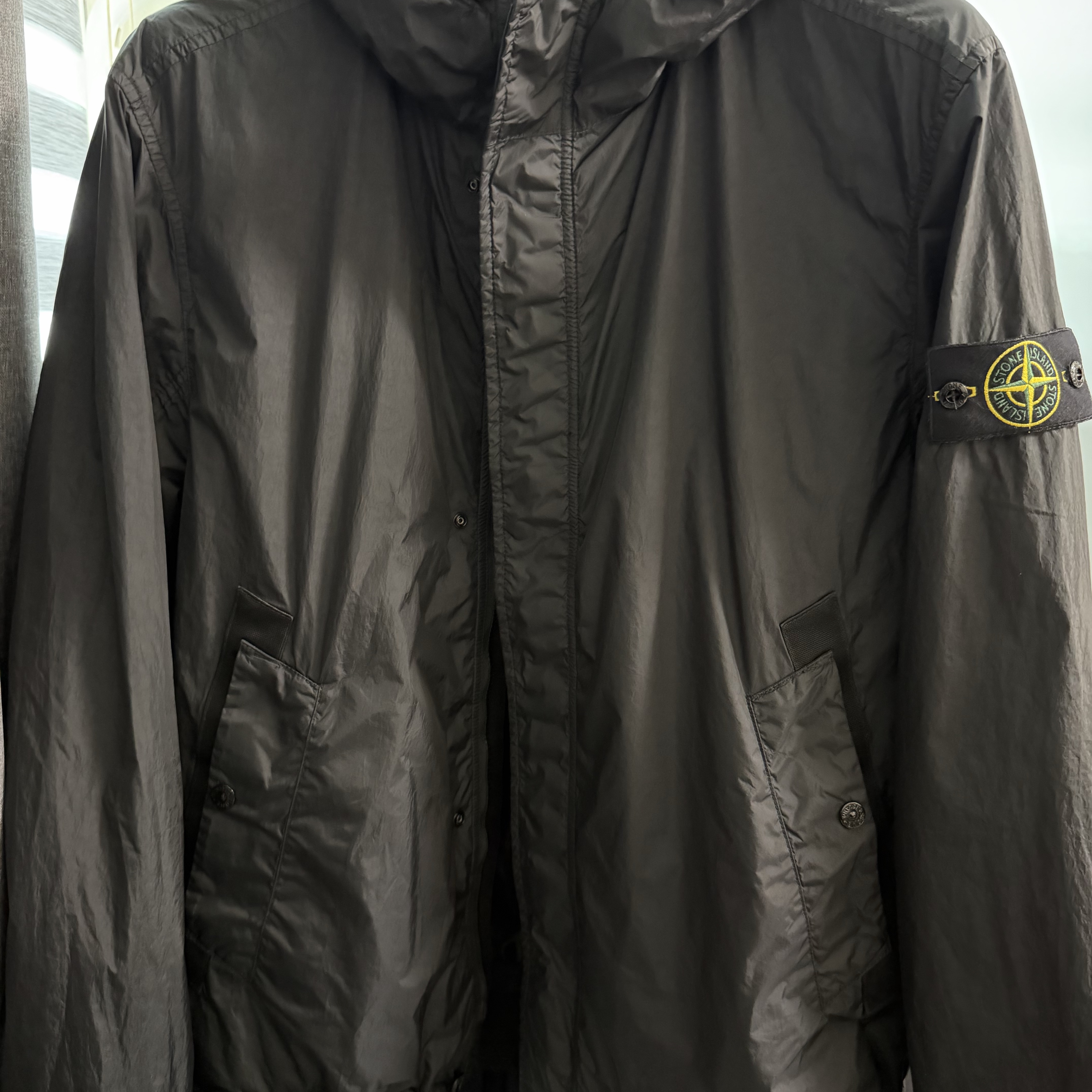 Stone Island S0A23 Crinkle Reps R-NY Wind Resistant Anti-Drop Hooded Jacket - 25SS 착용 스타일 - 1