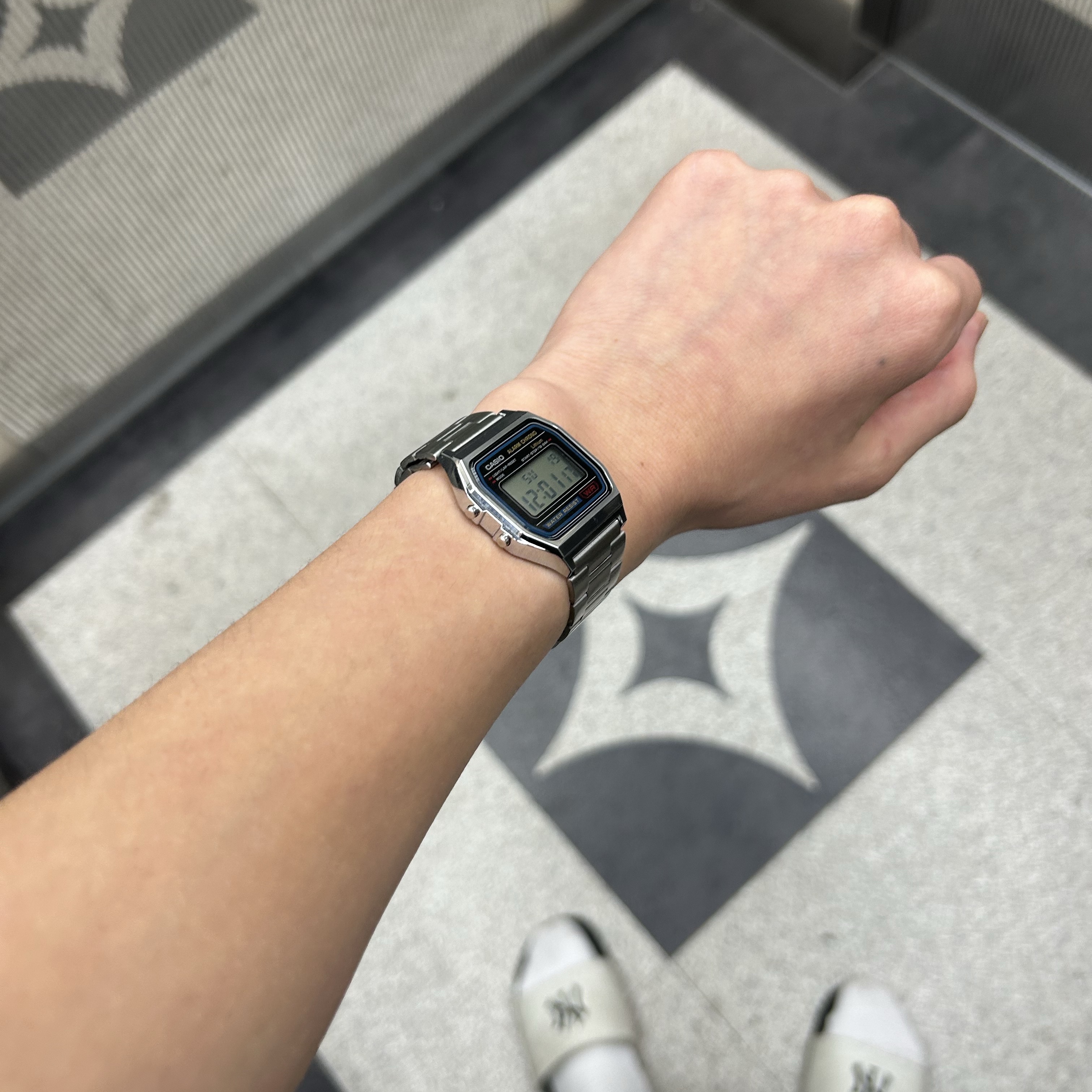 Casio A-158WA-1 착용 스타일