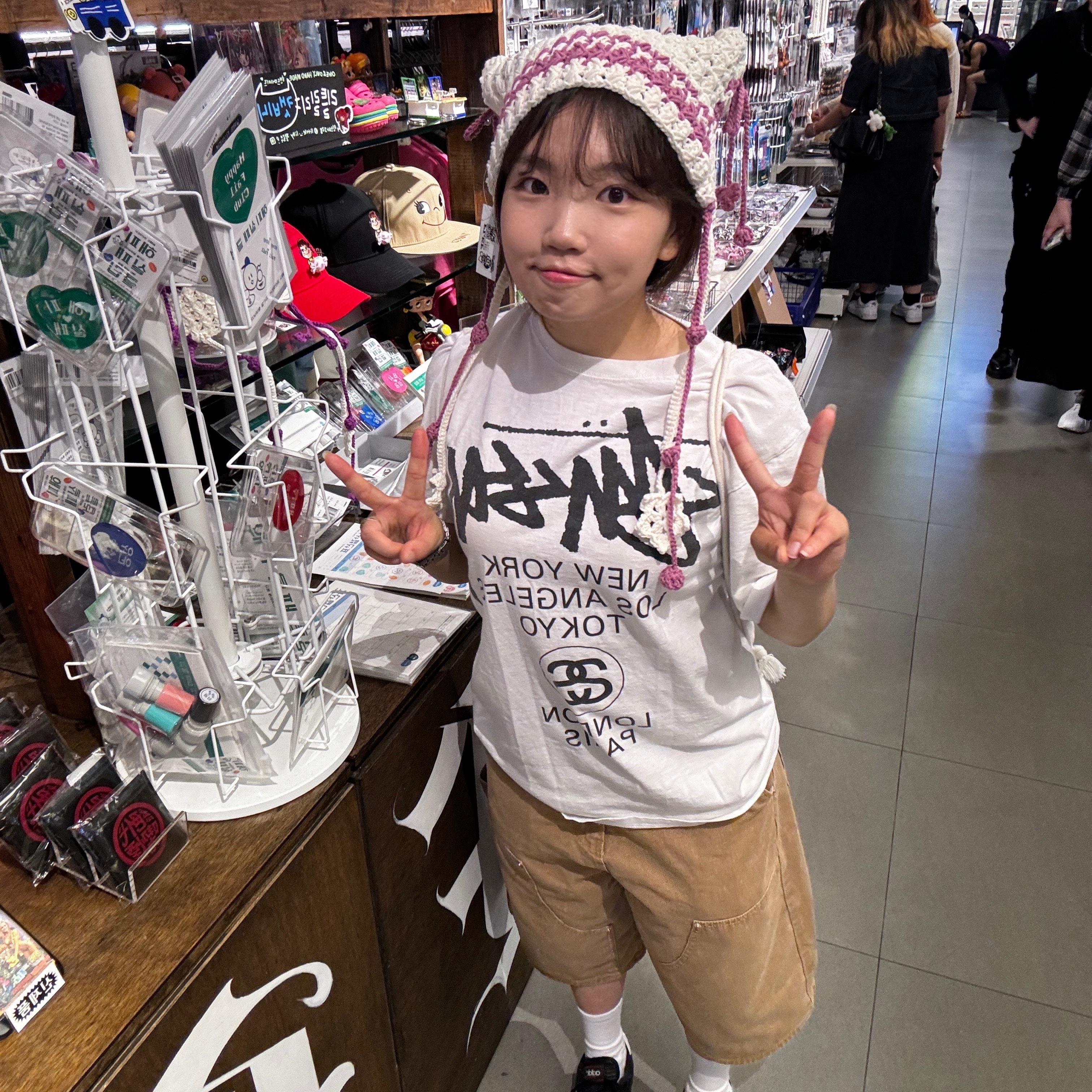 Stussy World Tour T-Shirt White, Adidas Samba OG Black White Gum 착용 스타일 - 1