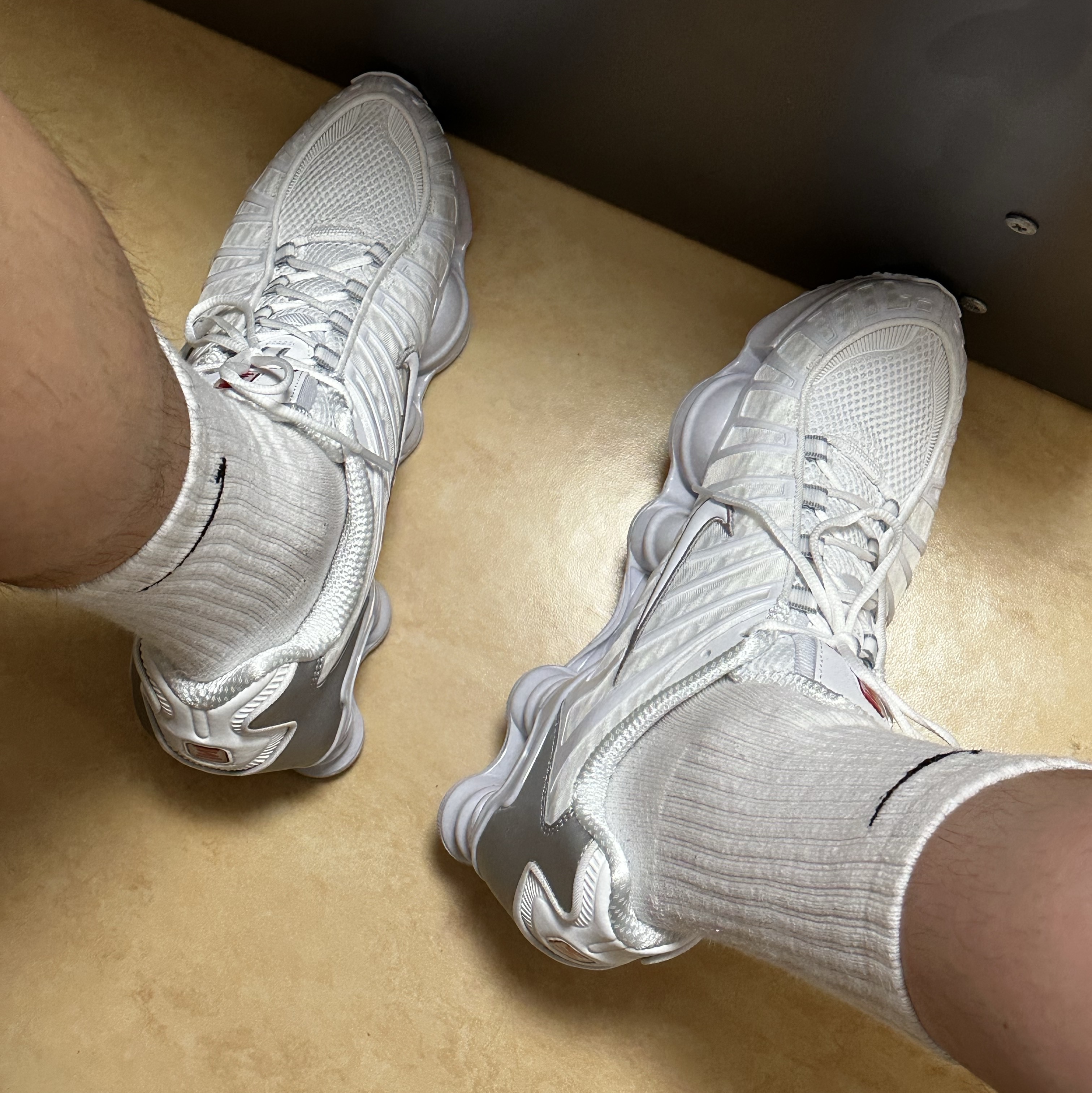 Nike Shox TL Metallic Silver 착용 스타일