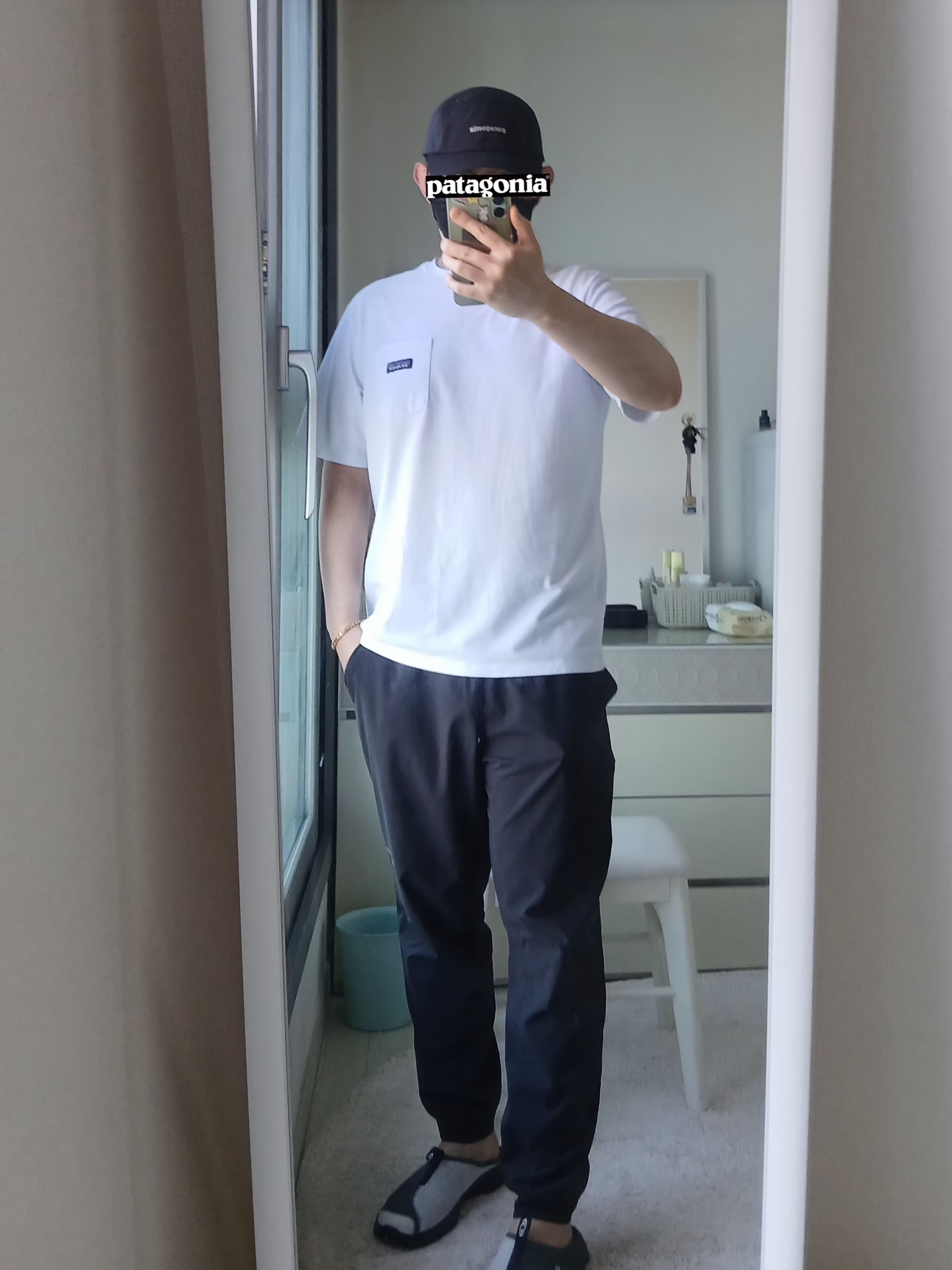 Patagonia Daily Pocket Short Sleeve T-Shirt Birch White, Patagonia Terrebonne Joggers Black 착용 스타일 - 6
