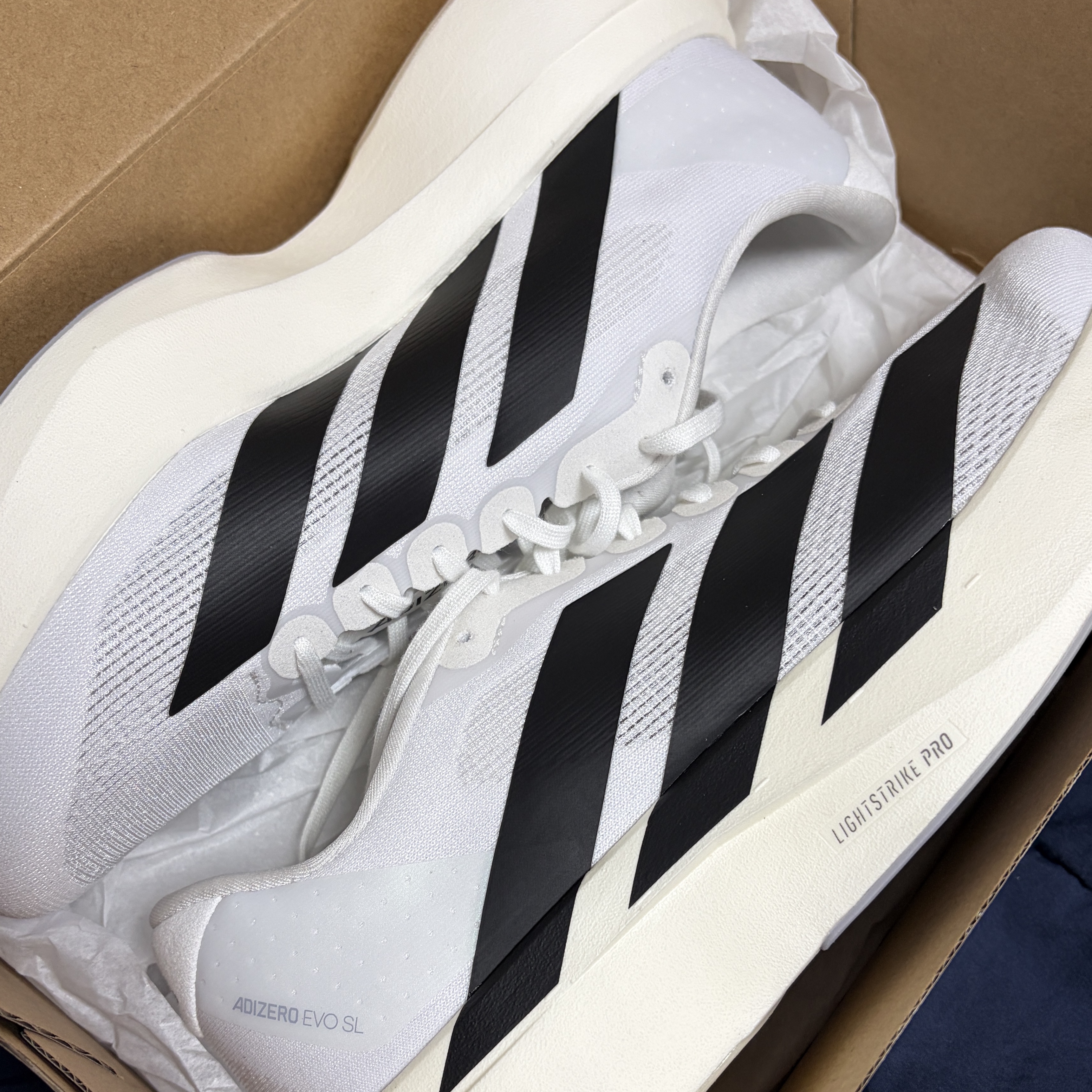 Adidas Adizero EVO SL Cloud White Core Black 착용 스타일