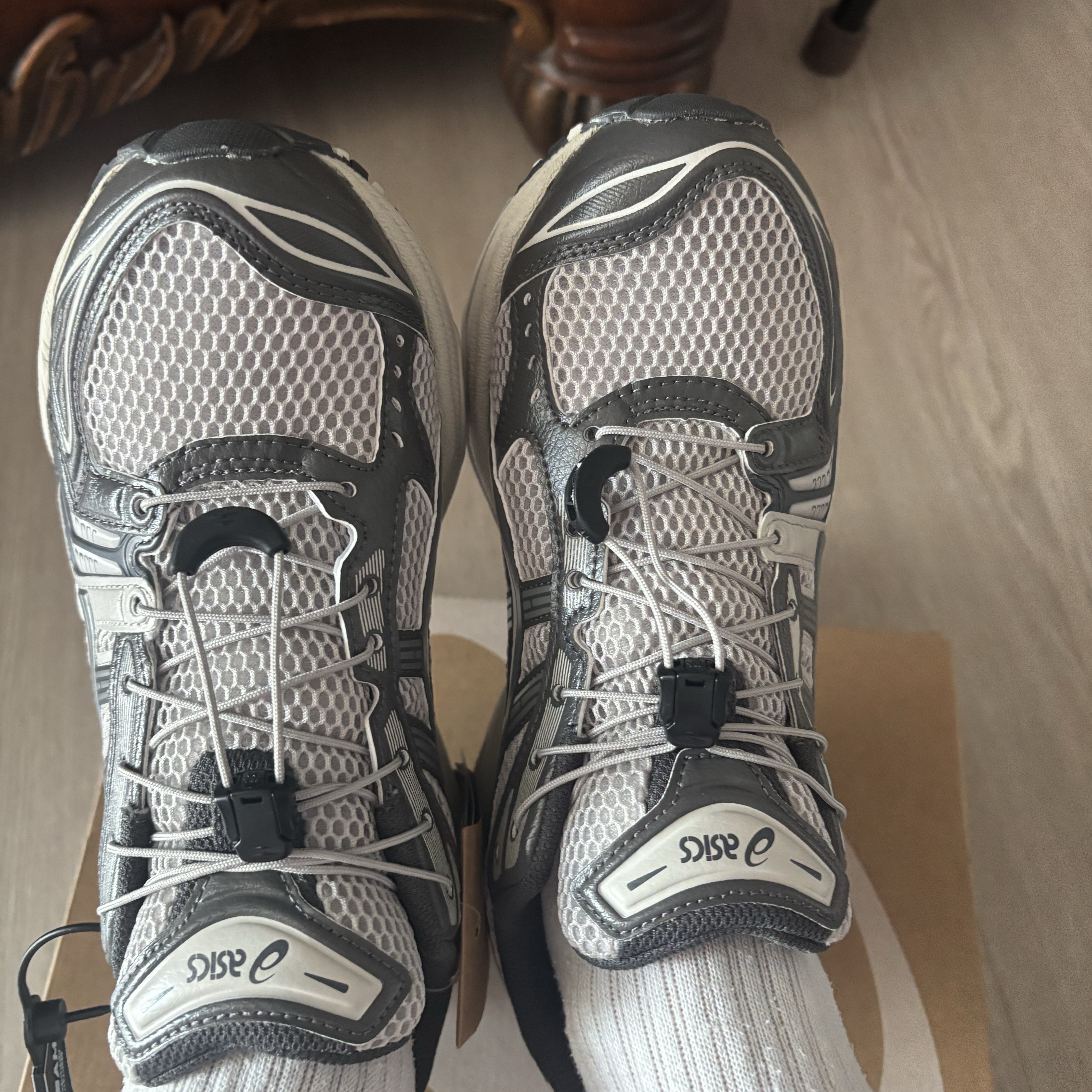 Asics Unlimited Gel-Kayano 14 Oyster Grey Clay Grey 착용 스타일 - 1