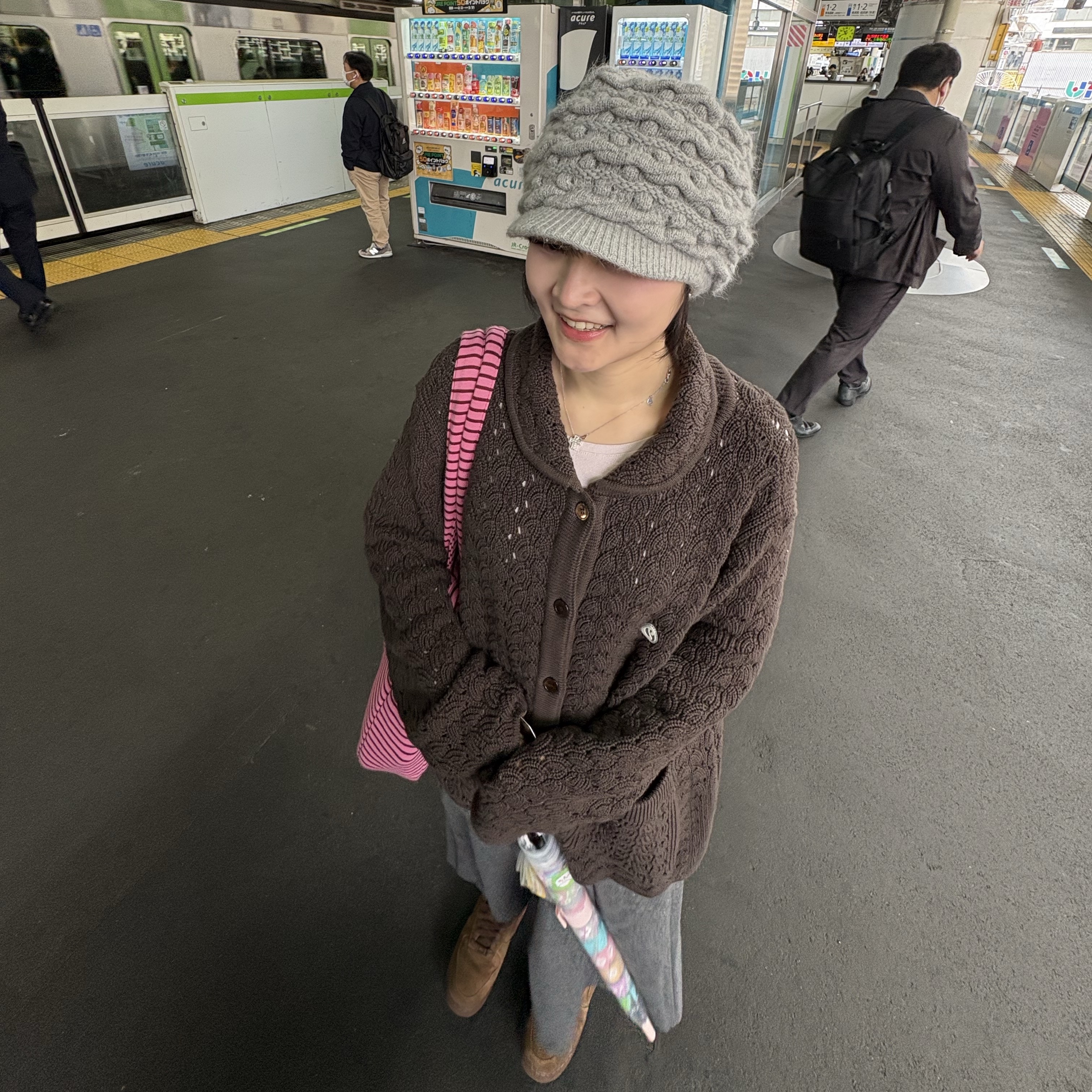 COYSEIO 038 Stripe Tote Bag Pink, (W) Coyseio Wave Knit Cardigan Dark Brown 착용 스타일 - 4