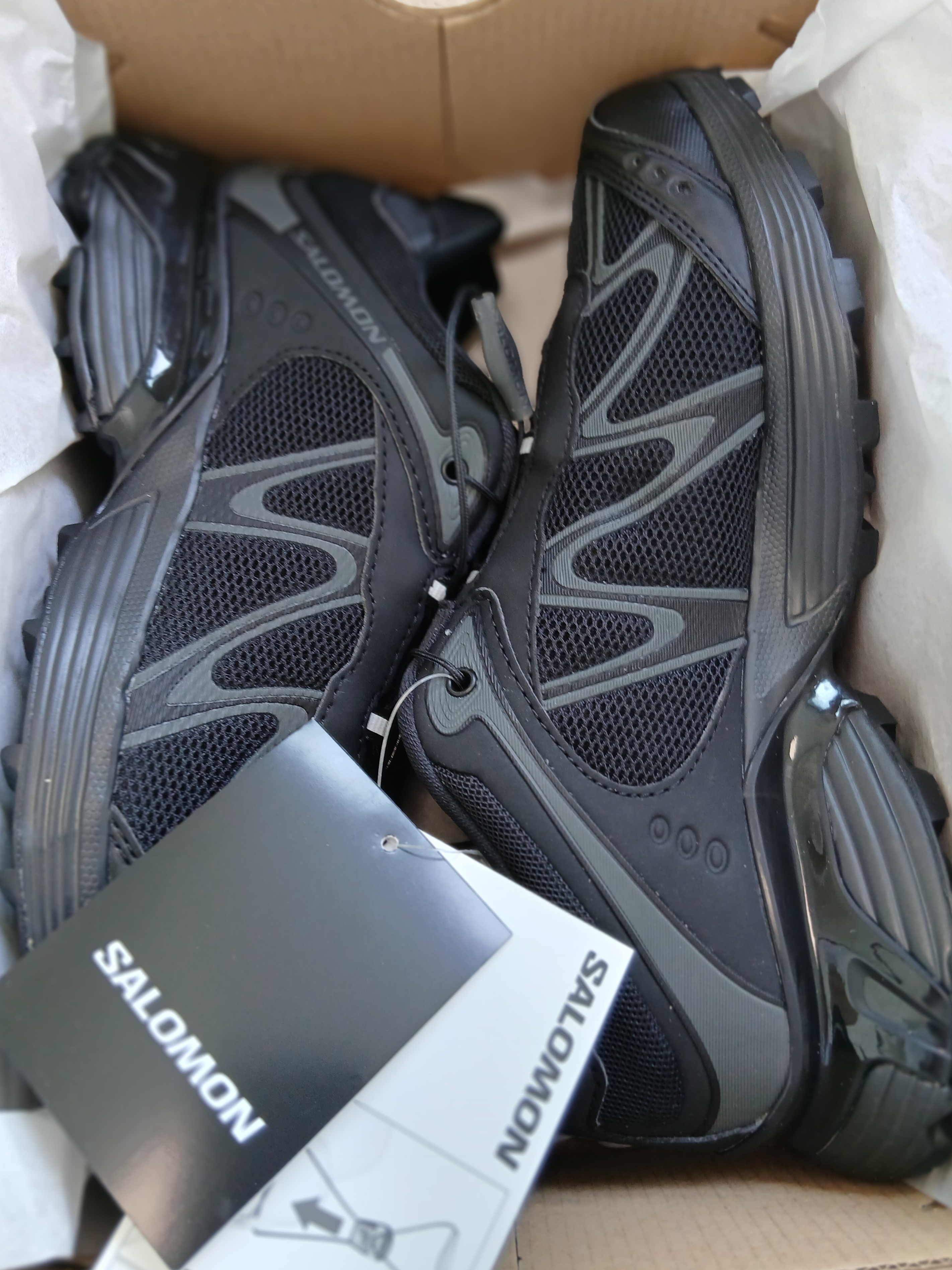 Salomon XT-Whisper Black Asphalt 착용 스타일 - 2