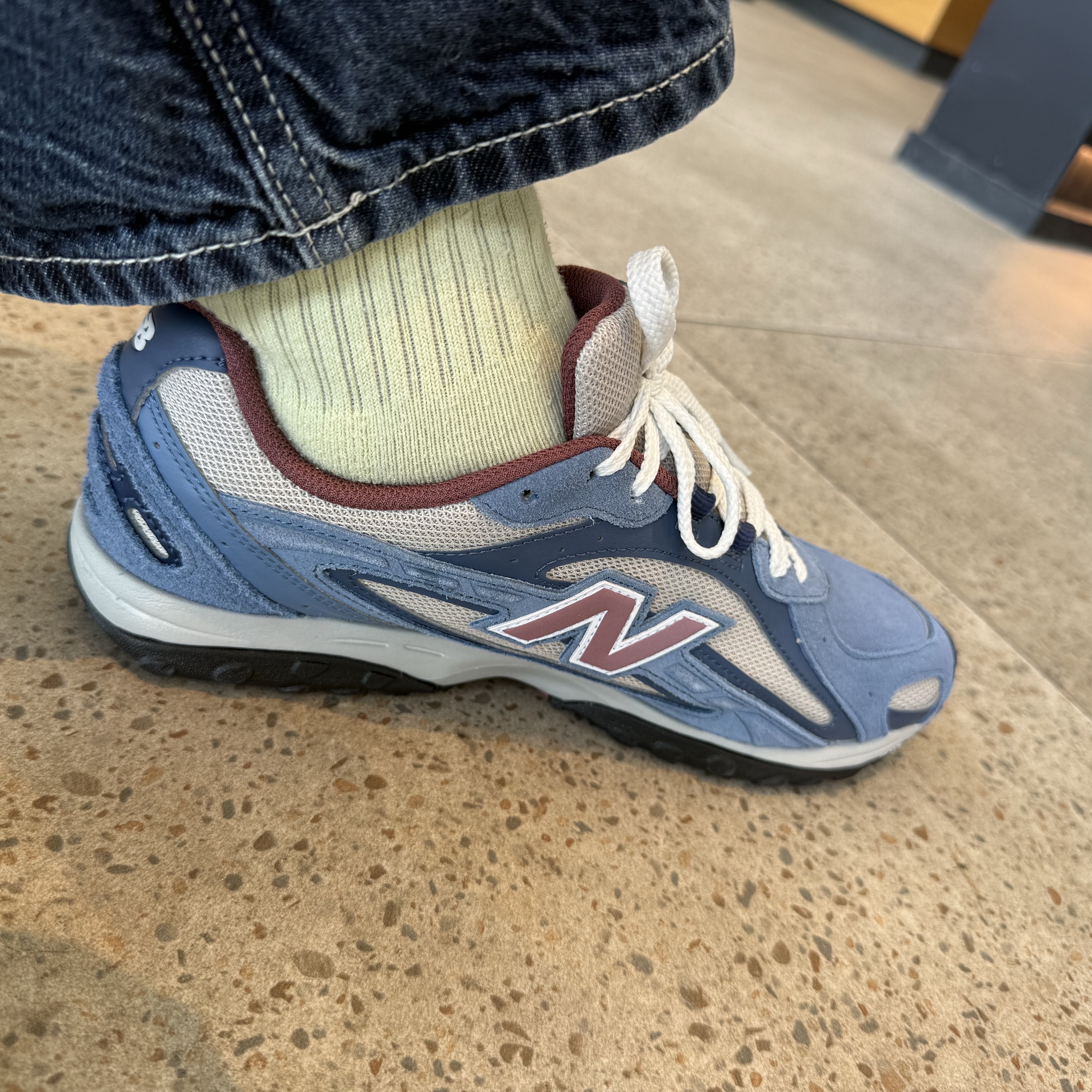 New Balance 204L Shoreline Blue Washed Burgundy 착용 스타일 - 2