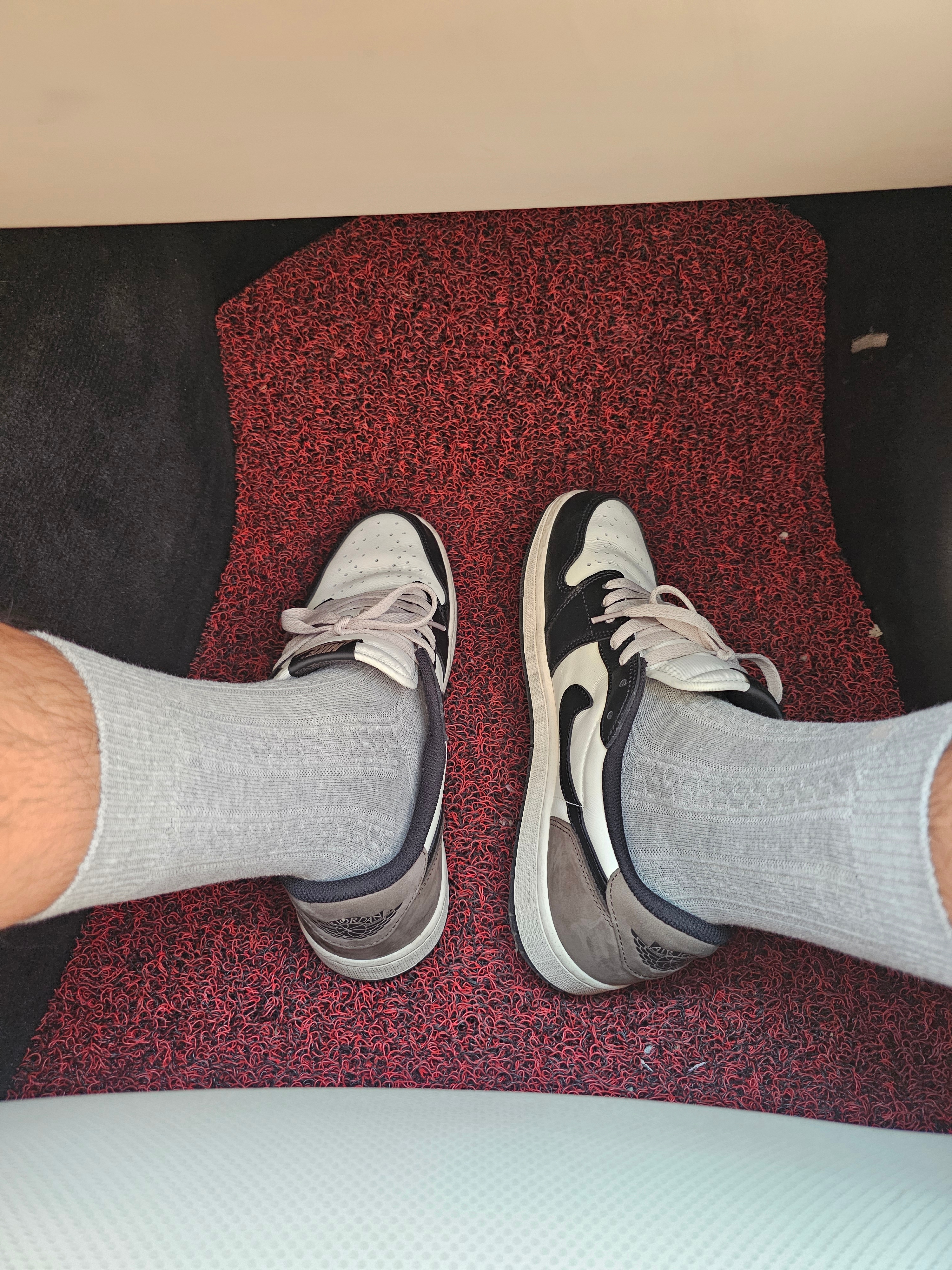 Jordan 1 Retro Low OG Mocha 착용 스타일