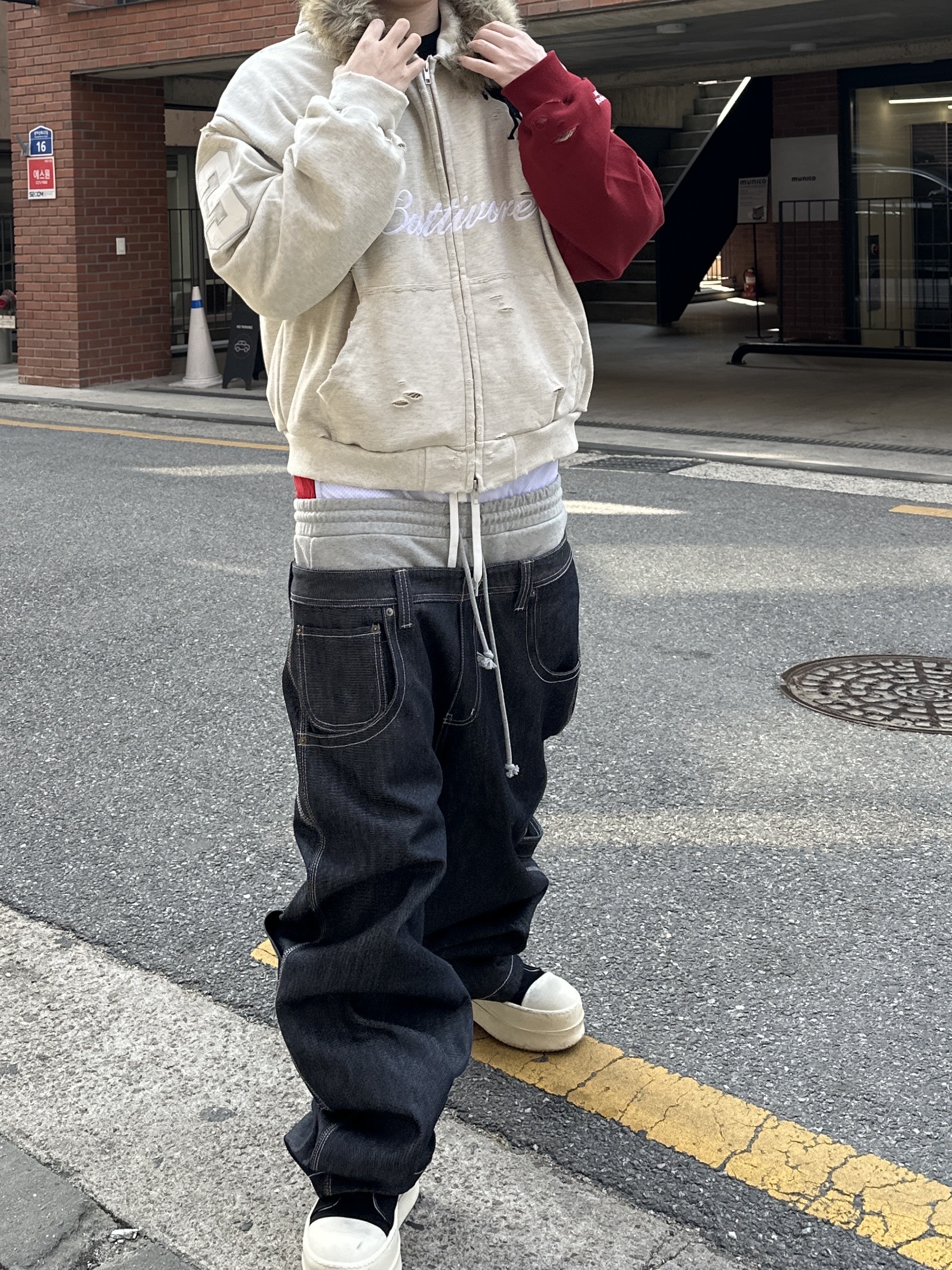 Protocol Index 3 Layered Denim Pants Indigo Blue, Protocol Index Buttivore Fur Lining Zip Hoodie Oatmeal Melange 착용 스타일 - 2