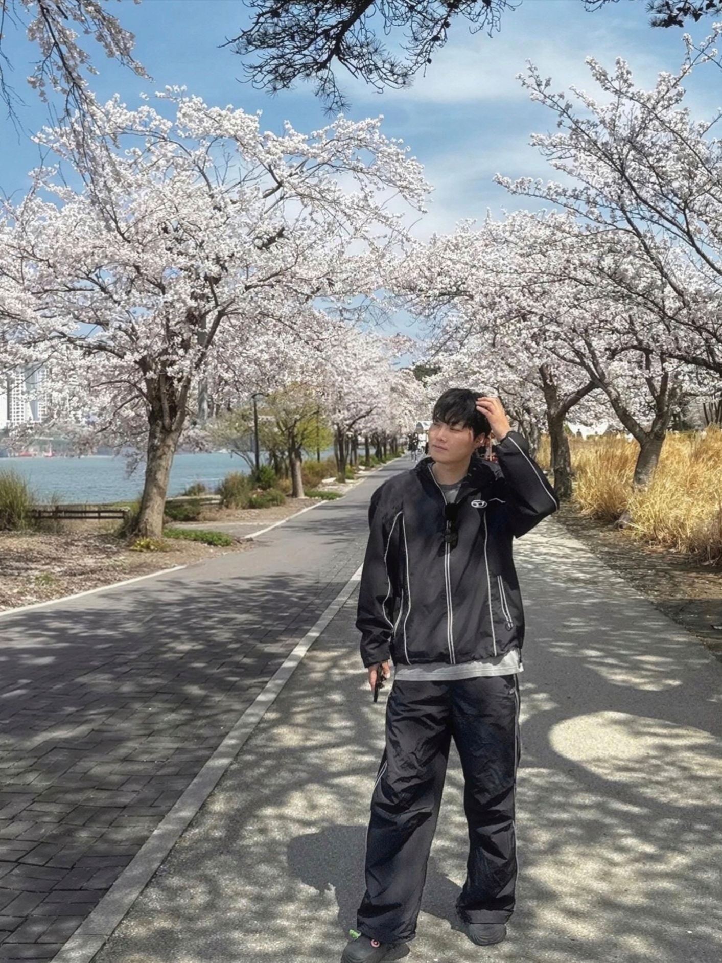 Piping Nylon Pants Black, Diesel J-Hives Windbreaker with Contrast Piping Black 착용 스타일