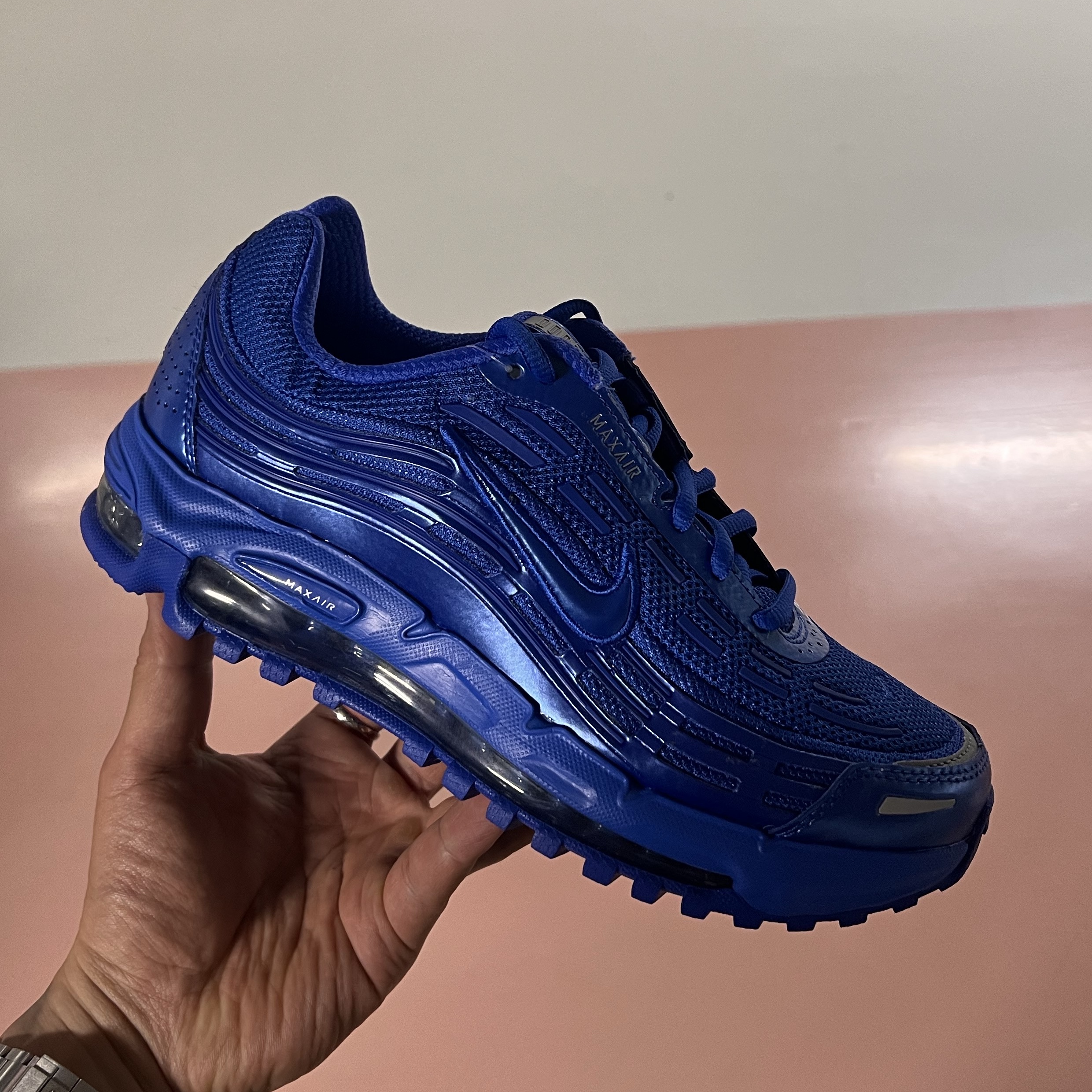 Nike Air Max TL 2.5 Hyper Royal Metallic Silver, Hoka x Xlim Mafate Speed 2 TS Cobalt Blue 착용 스타일