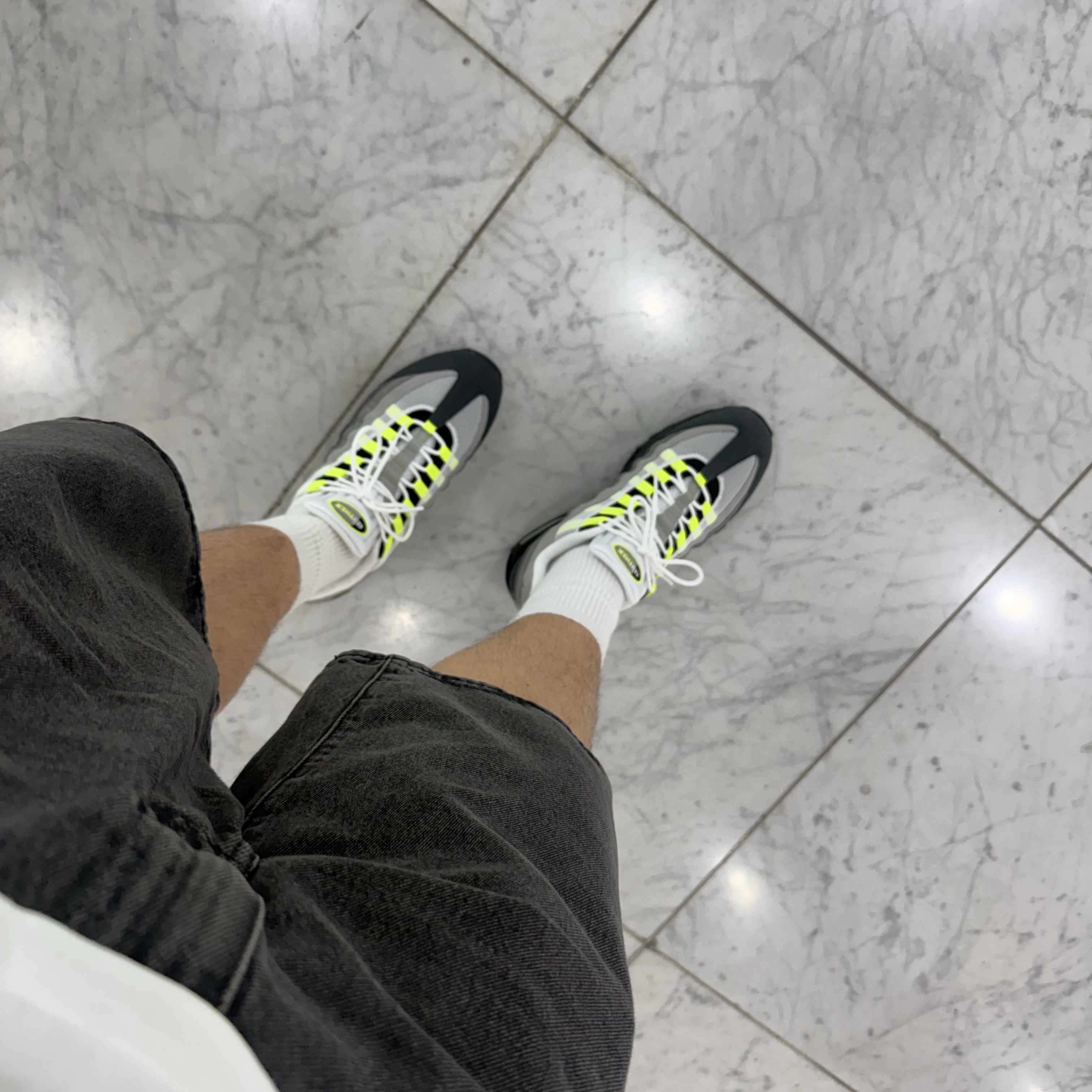 Nike Air Max 95 OG Neon 착용 스타일