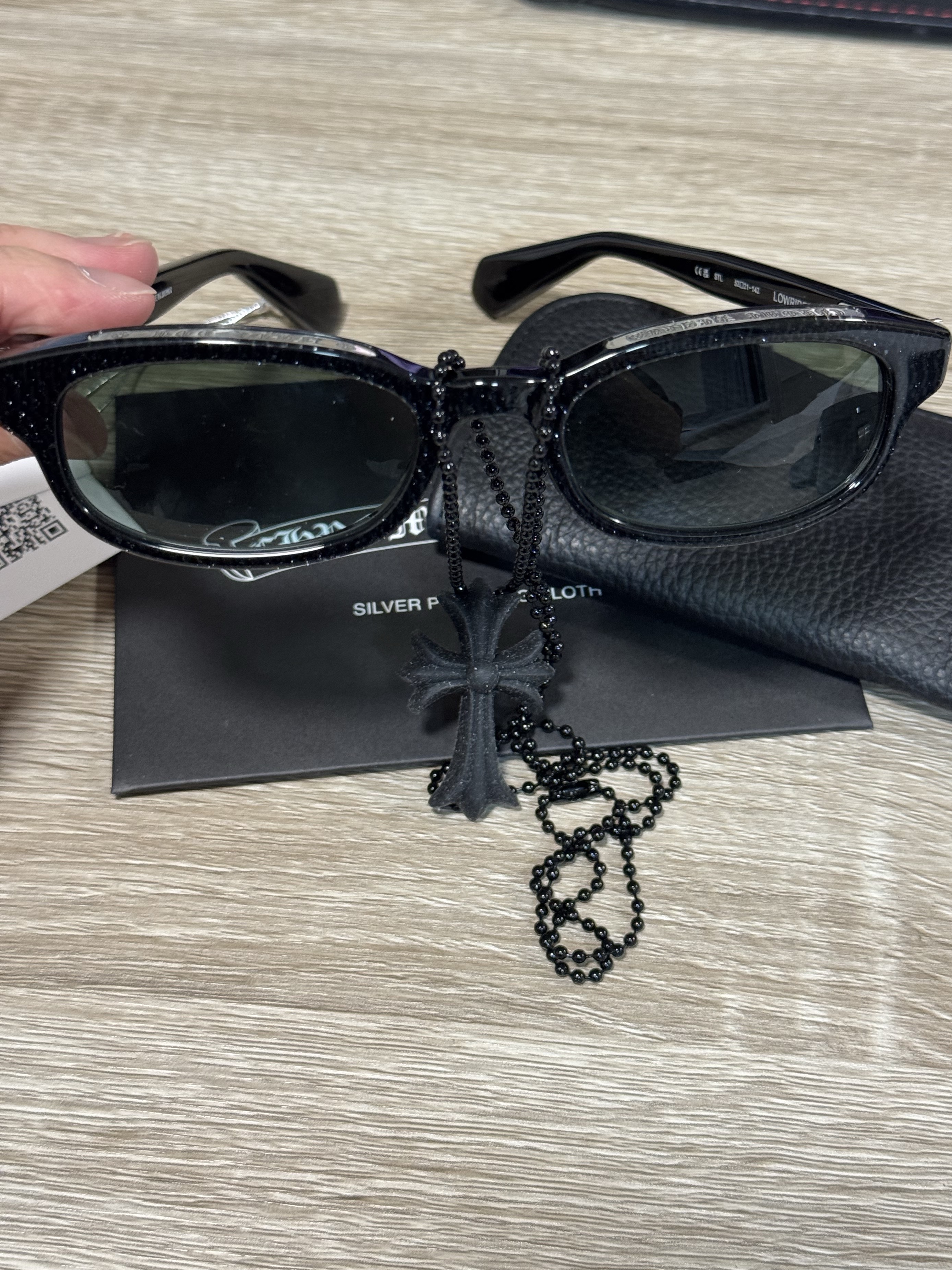 Chrome Hearts Lowrider Starlight, Chrome Hearts Silichrome CH Cross Pendant Black Glitter 2025 착용 스타일 - 4