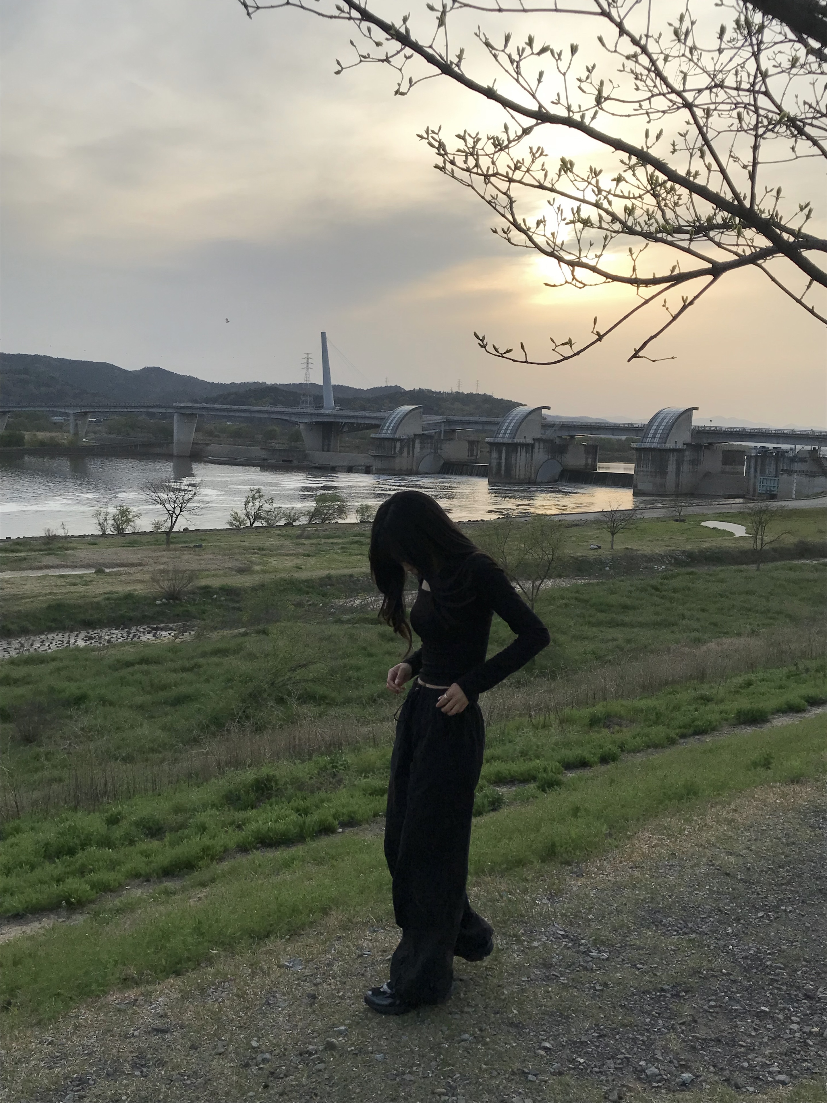 Nike V2K Run Black Anthracite 착용 스타일 - 2