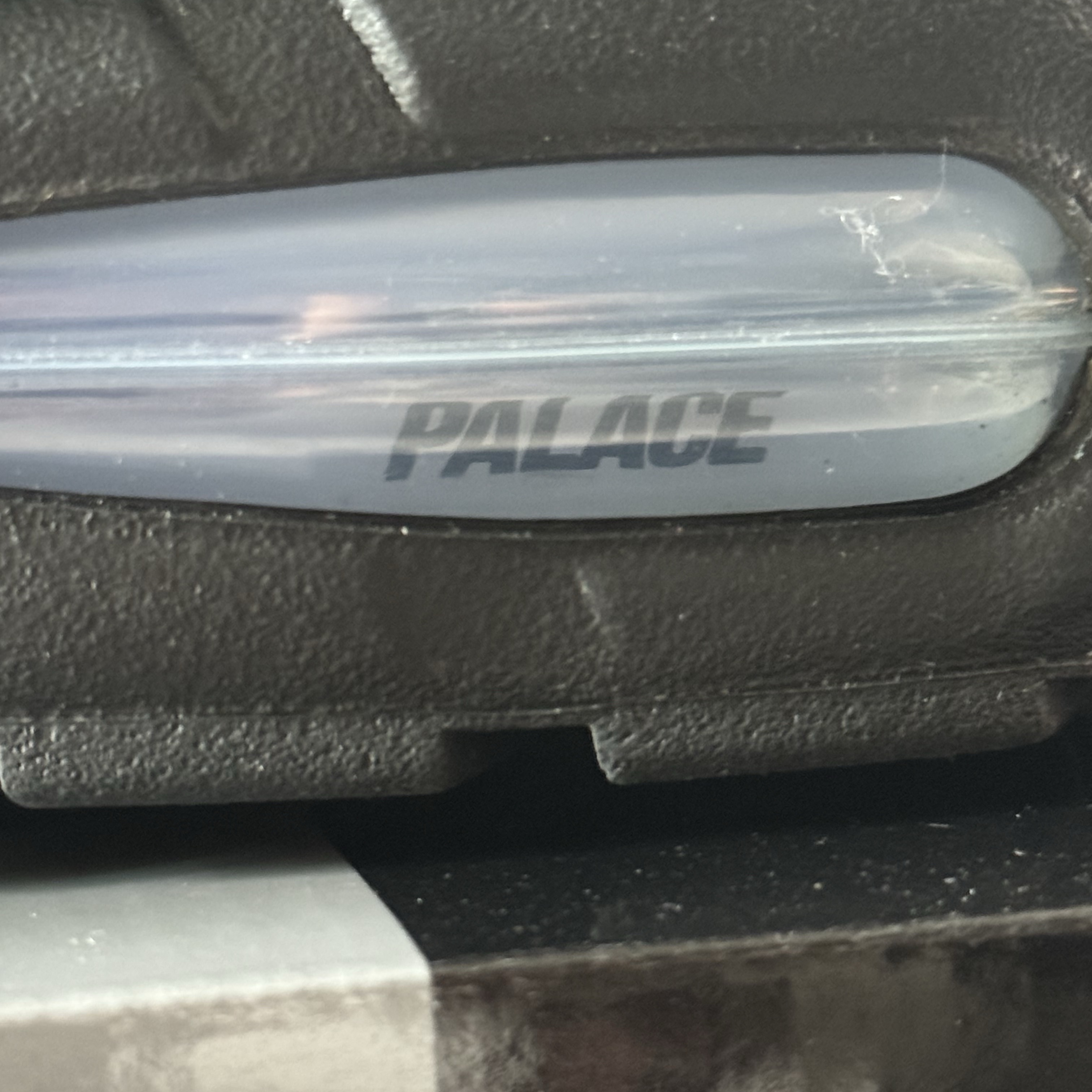Nike x Palace Air Max 95 Metallic Silver Aluminum 착용 스타일 - 5