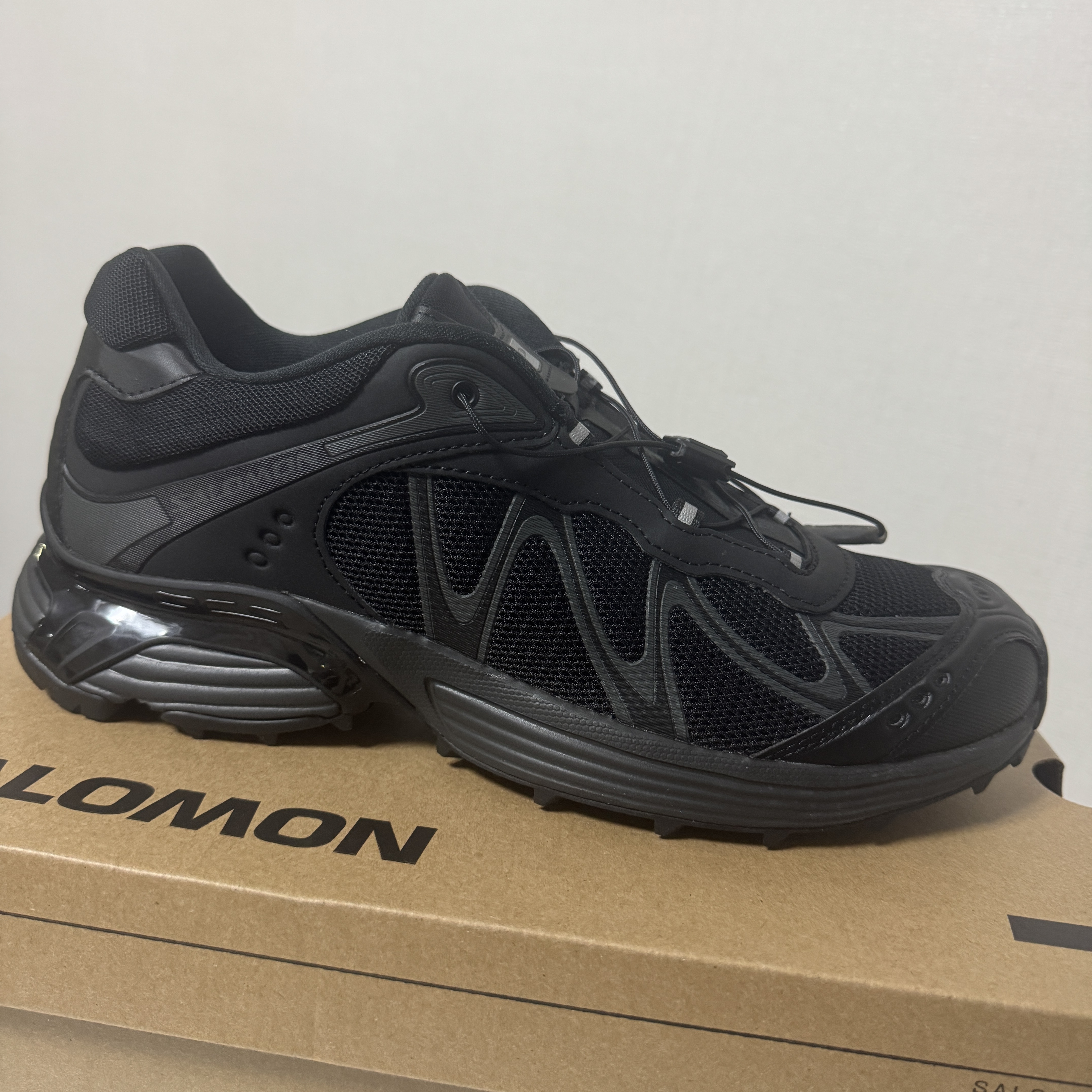 Salomon XT-Whisper Black Asphalt 착용 스타일