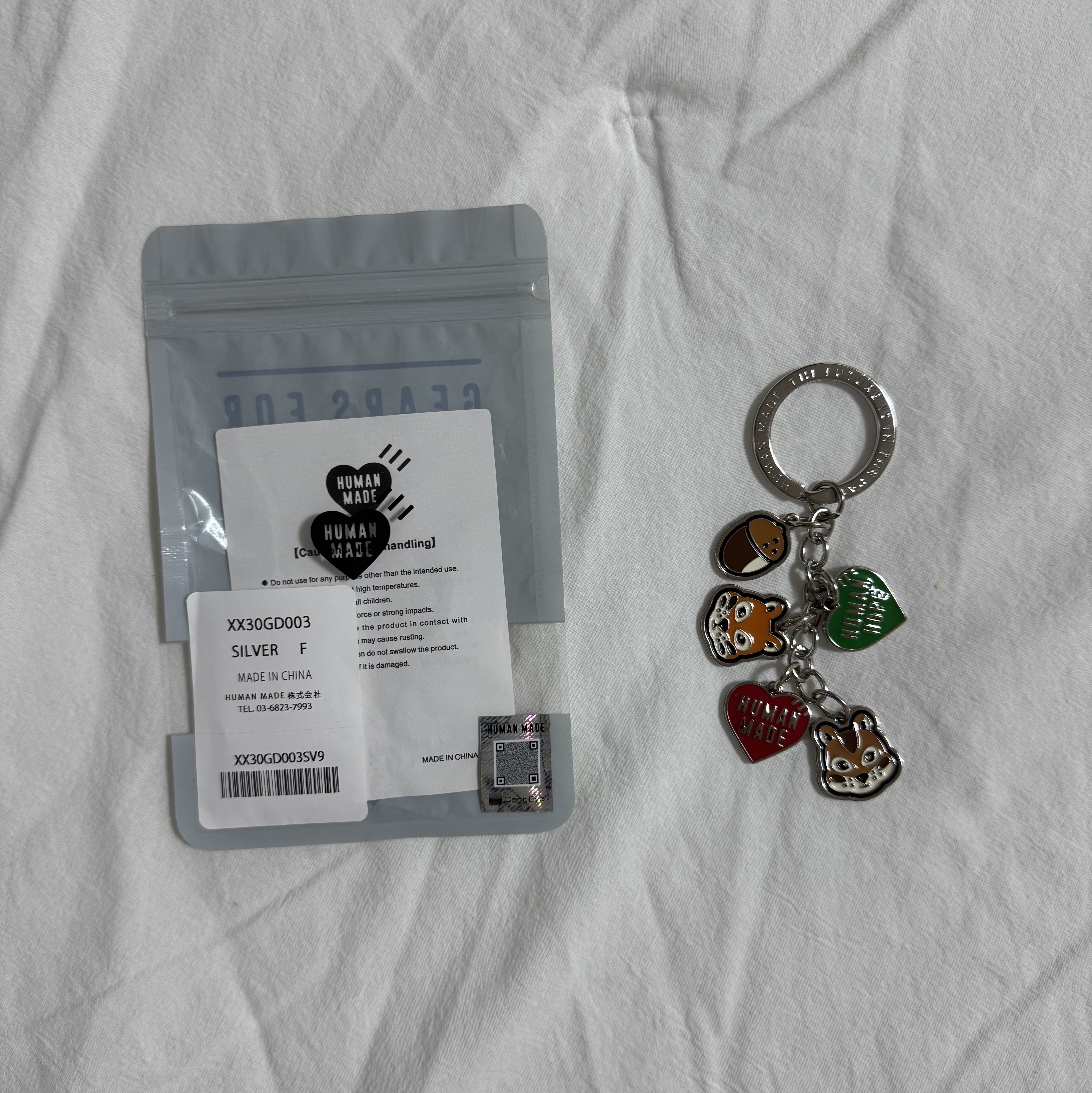 Human Made Human Hope Key Charm Silver, Human Made Human Hope Graphic T-Shirt White 착용 스타일 - 2
