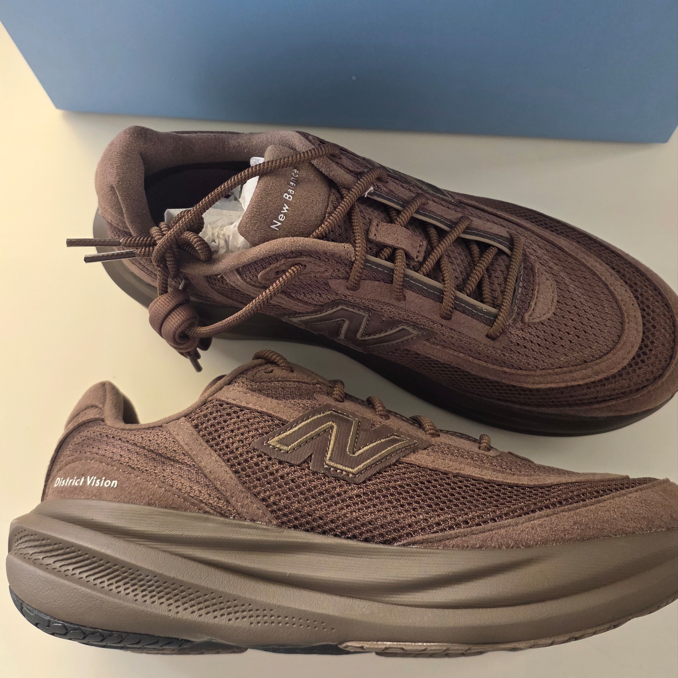 New Balance x District Vision 1080v15 Cortado Black 착용 스타일 - 1