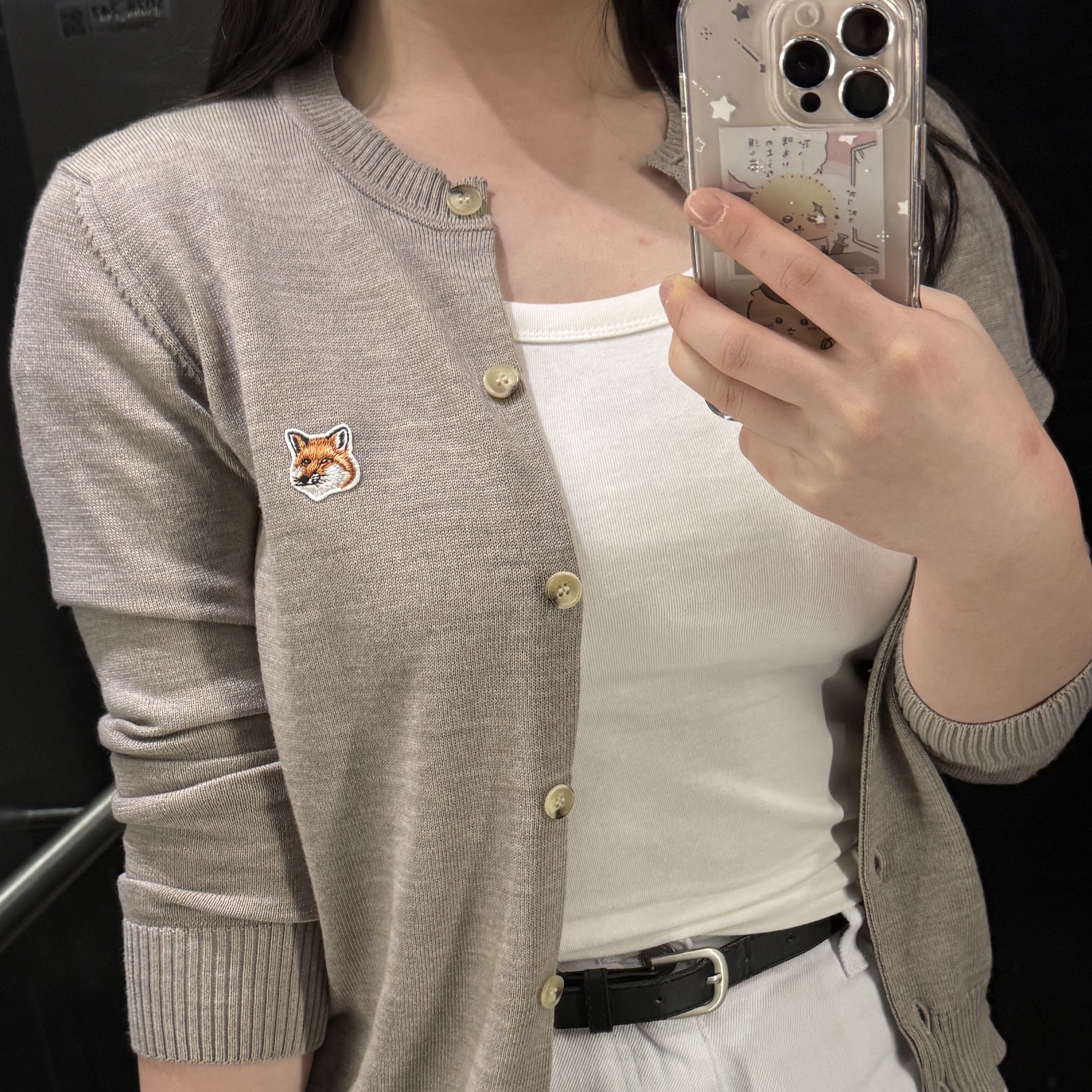 (W) Maison Kitsune Fox Head Patch Adjusted R-Neck Cardigan Beige Melange 착용 스타일