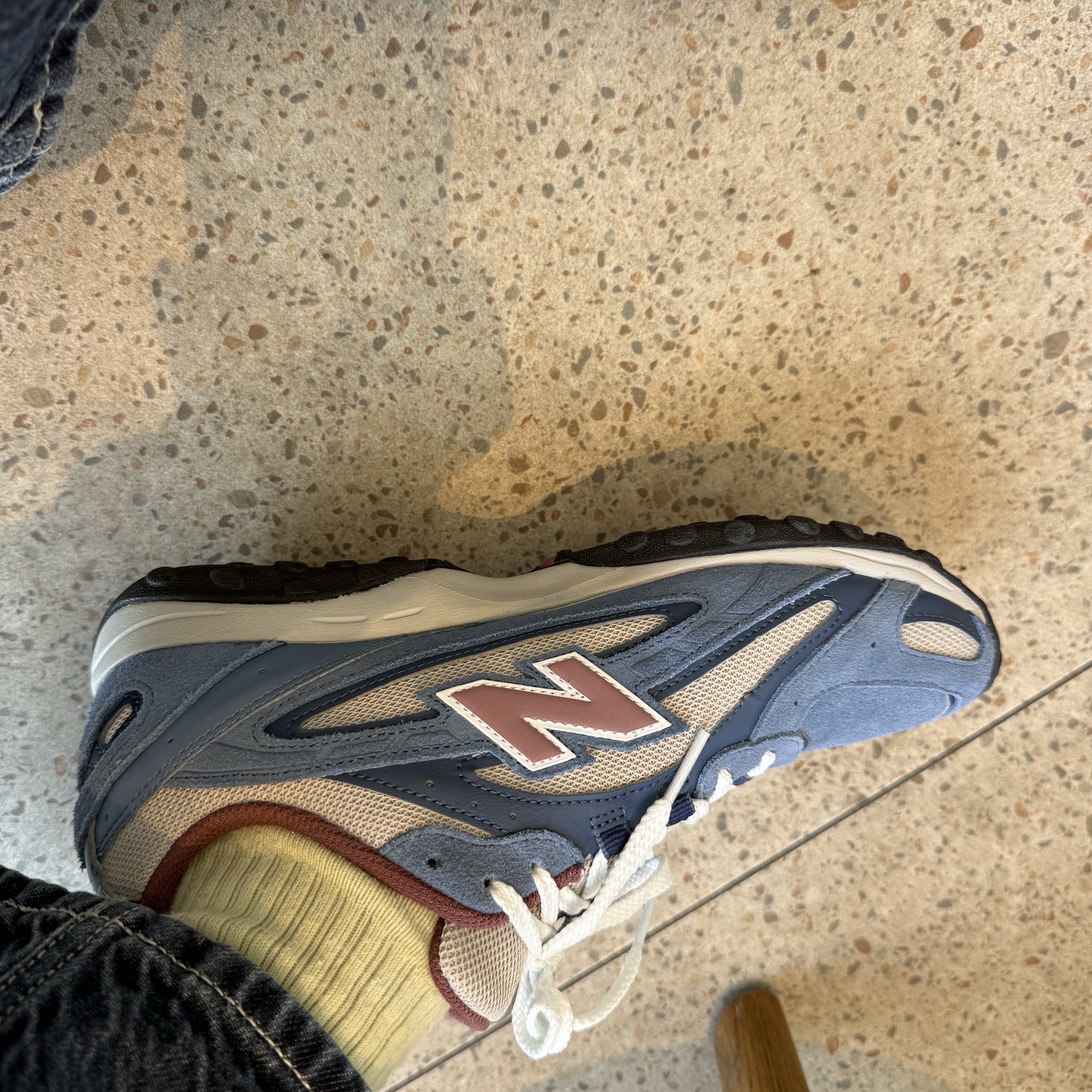 New Balance 204L Shoreline Blue Washed Burgundy 착용 스타일 - 4
