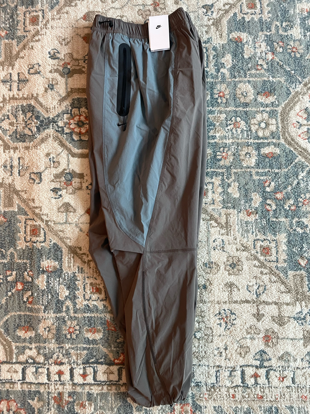 Nike Tech Dri-Fit Woven Colour Block Oversized Trousers Cave Stone Cool Grey - Asia 착용 스타일 - 2