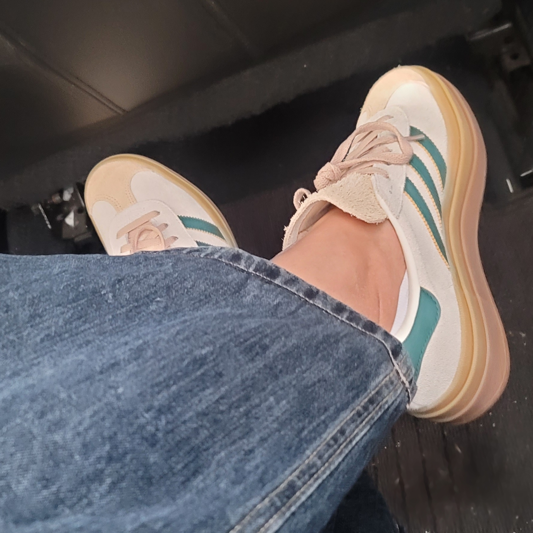 (W) Adidas Gazelle Bold Cream White Collegiate Green 착용 스타일