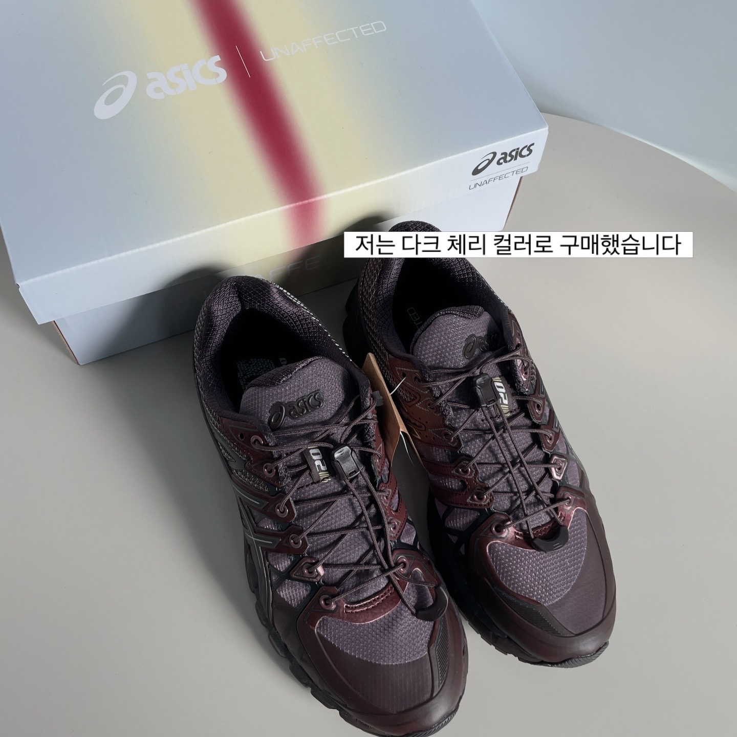 Asics x Unaffected Gel-Kayano 20 Dark Cherry Black 착용 스타일 - 4
