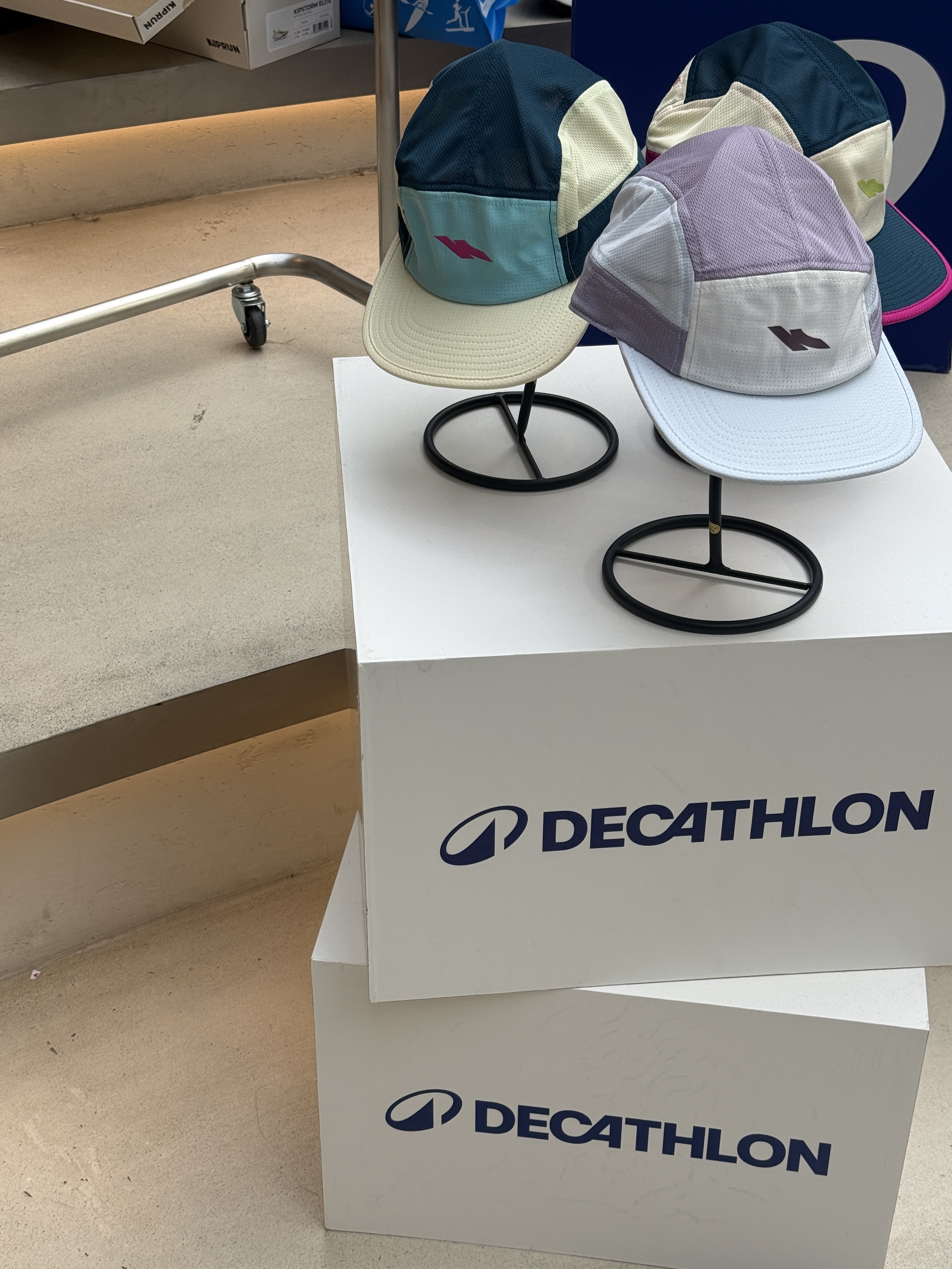 DECATHLON Running 5-Panel Cap Fuchsia Pink, Adidas x BAPE Jacquard Pants Black - KR Sizing 착용 스타일 - 6