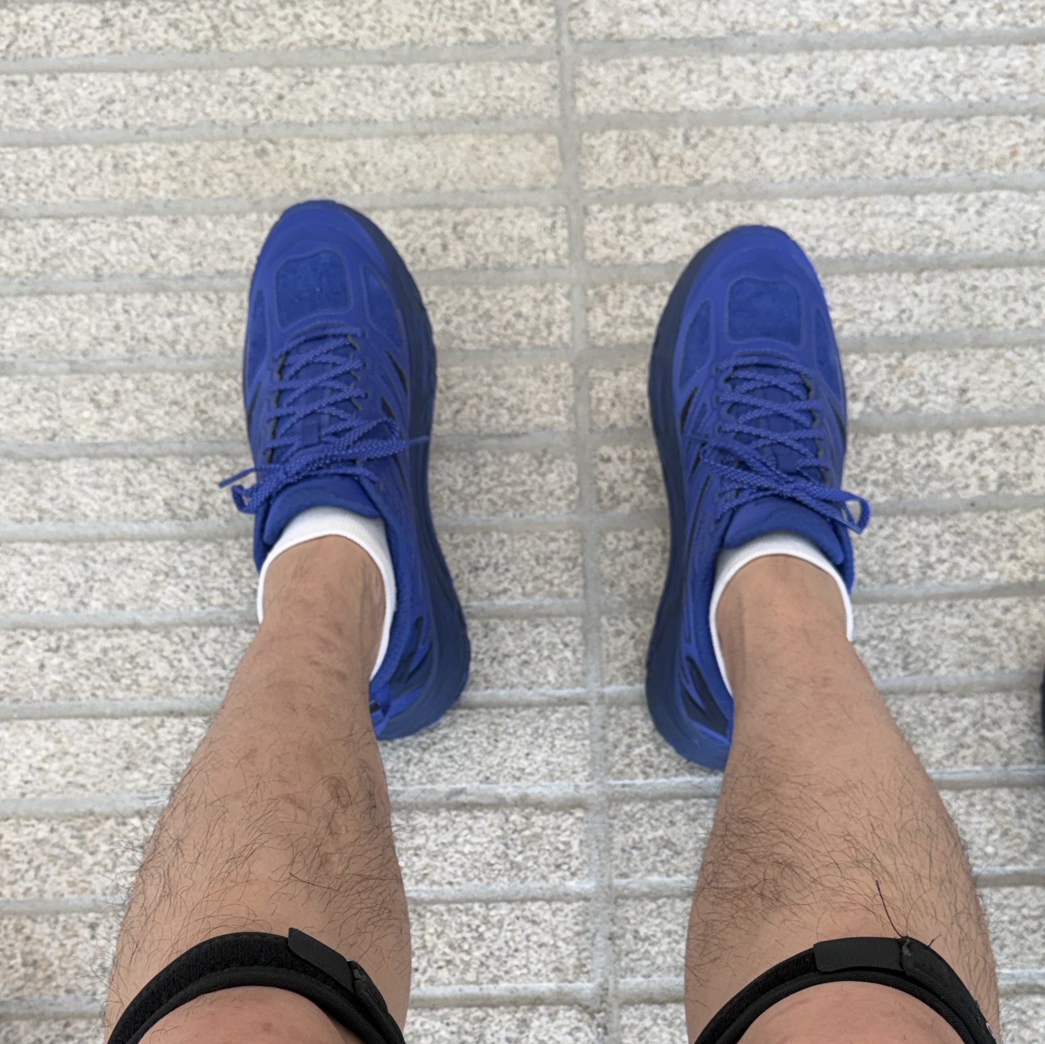 Hoka x Xlim Mafate Speed 2 TS Cobalt Blue, Hoka x Xlim Mafate Speed 2 TS Black Charcoal 착용 스타일