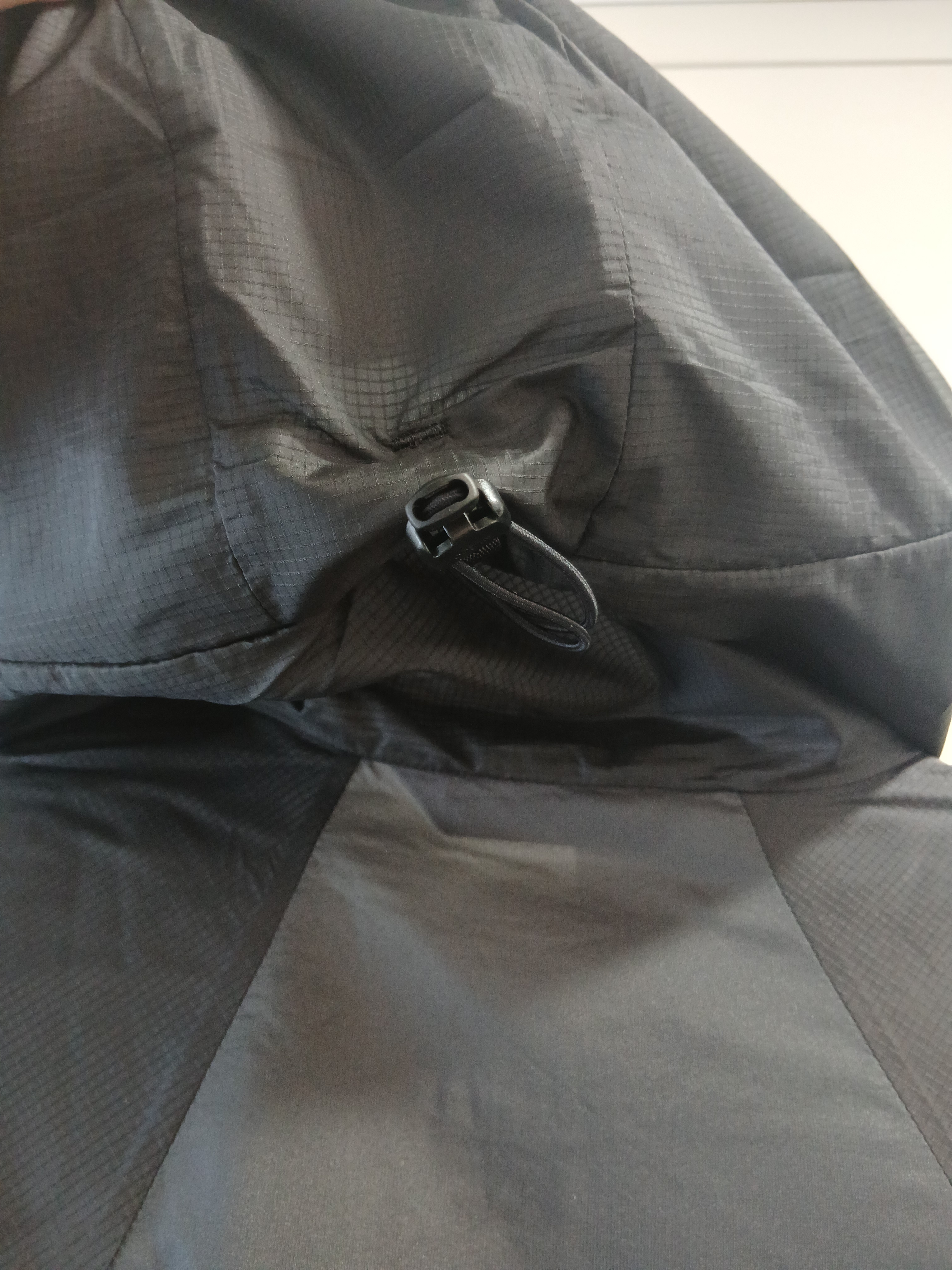 Arc'teryx Norvan Windshell Hoody Black Graphite, Arc'teryx Norvan Windshell Hoody Black Graphite 착용 스타일 - 9