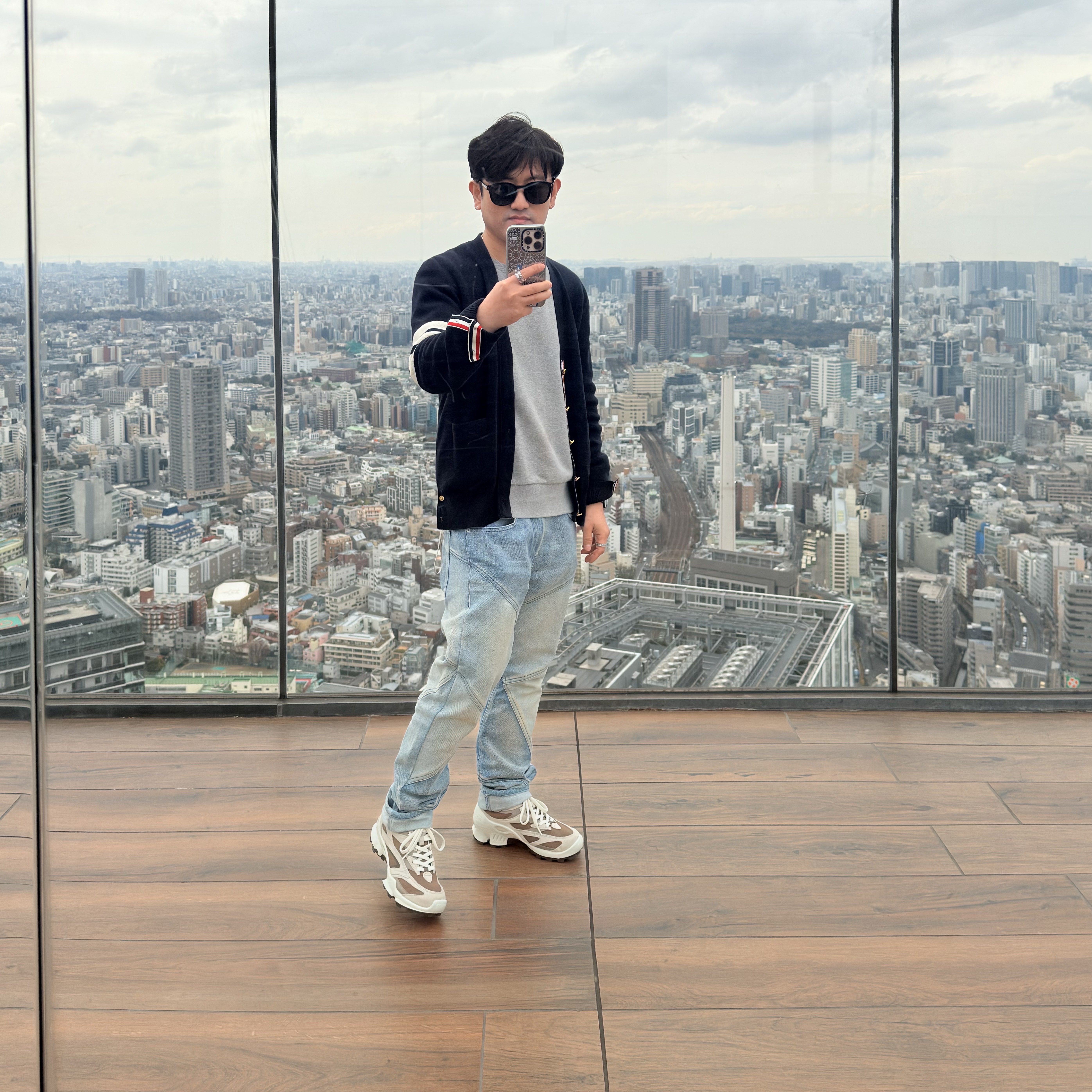 Thom Browne Milano Stitch 4-Bar Cardigan Navy, Thom Browne Loopback Tip Side Stripe Sweatshirt Light Grey 착용 스타일