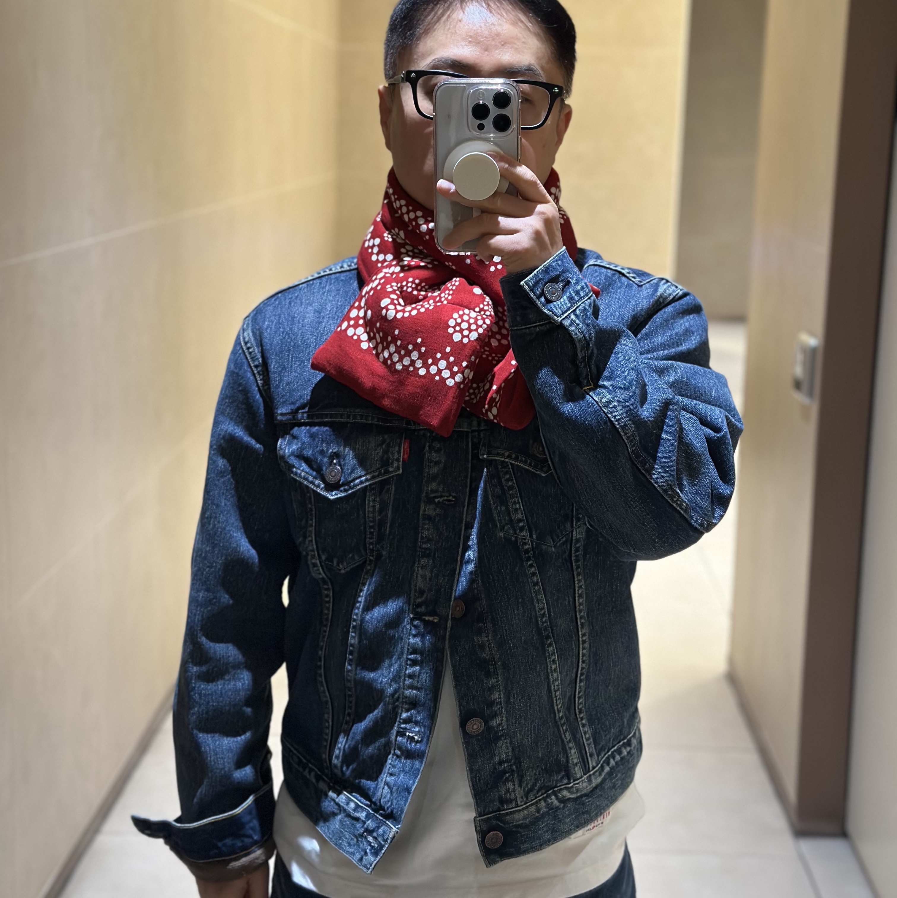 Kapital Hemp Rayon Bandana Pattern Kesa Muffler Red, Levi's Type II Trucker Jacket Medium Indigo 착용 스타일
