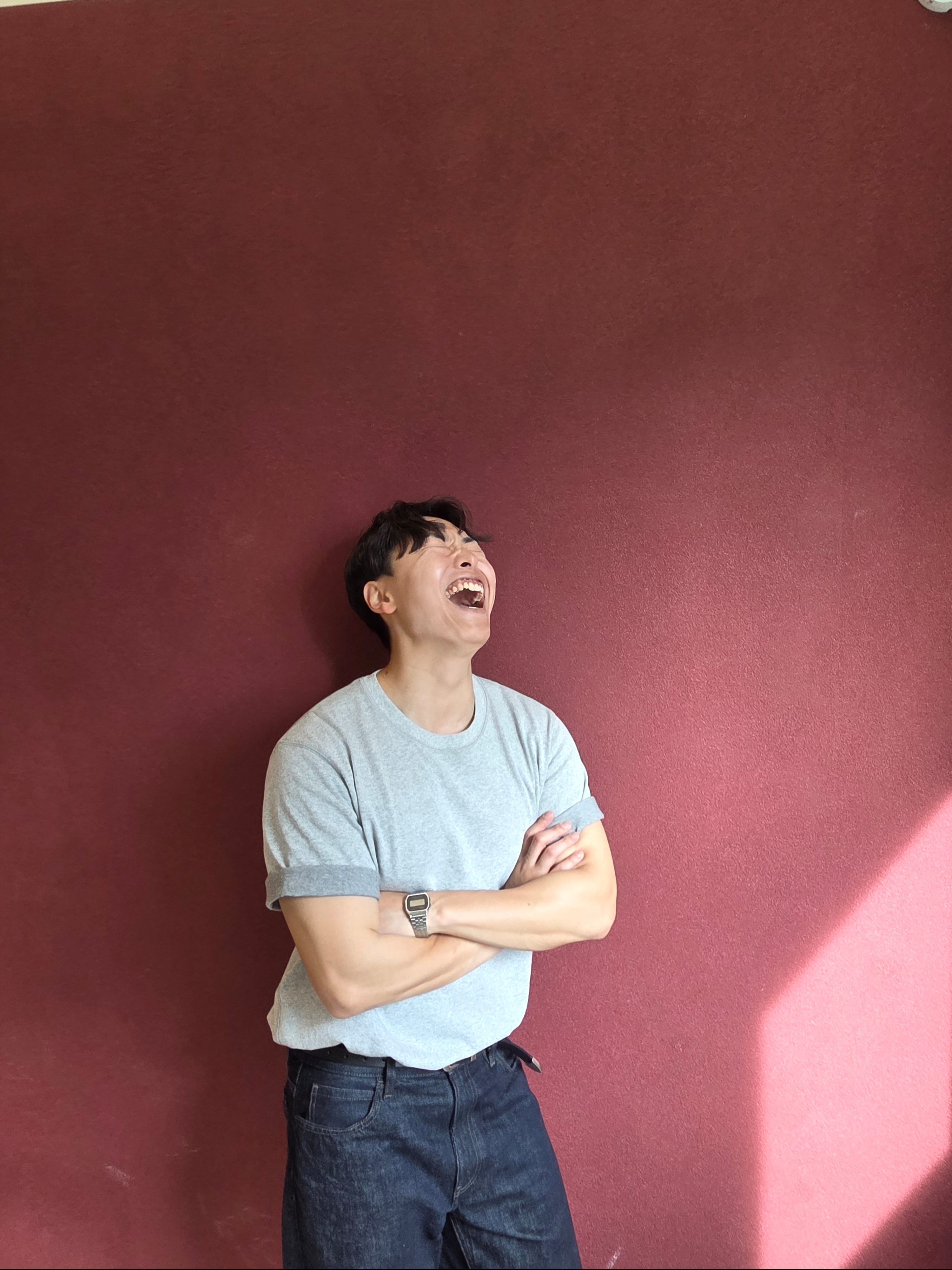Uniqlo x JW Anderson Bi-Color T-Shirt Grey, Uniqlo x JW Anderson Selvedge Straight Jeans Navy 착용 스타일 - 9