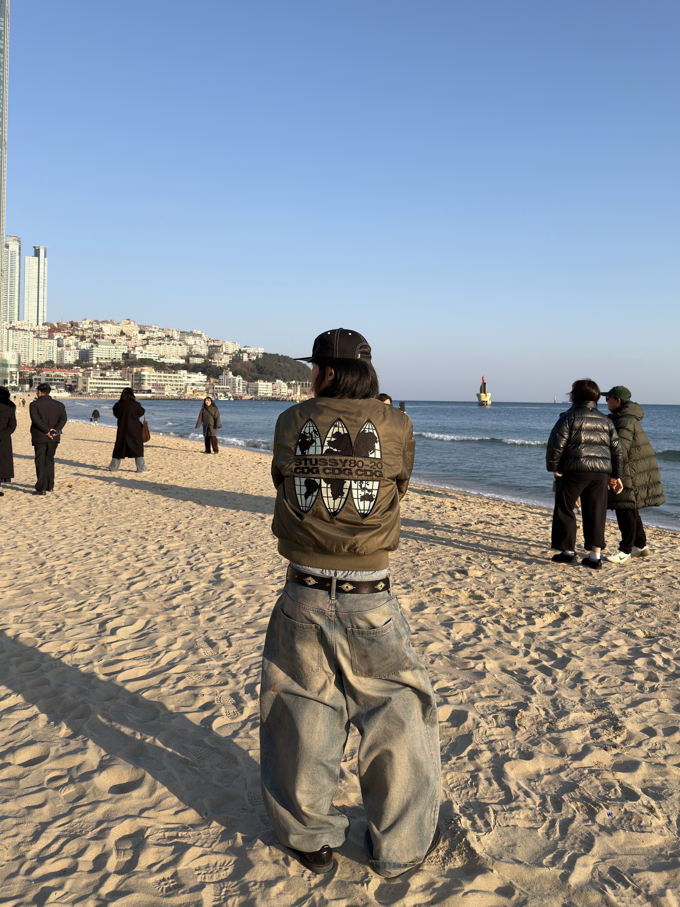 Stussy x CDG MA-1 Jacket Olive 착용 스타일 - 2