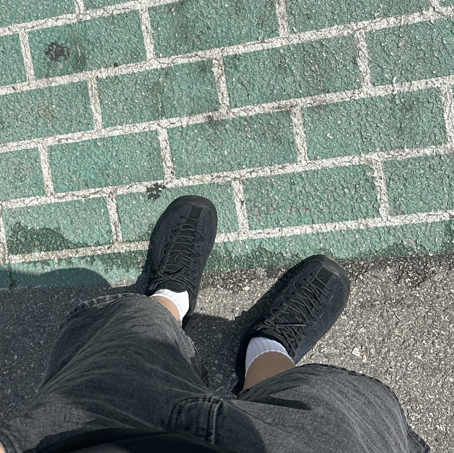 (W) Keen Jasper Suede Sneakers Black 착용 스타일
