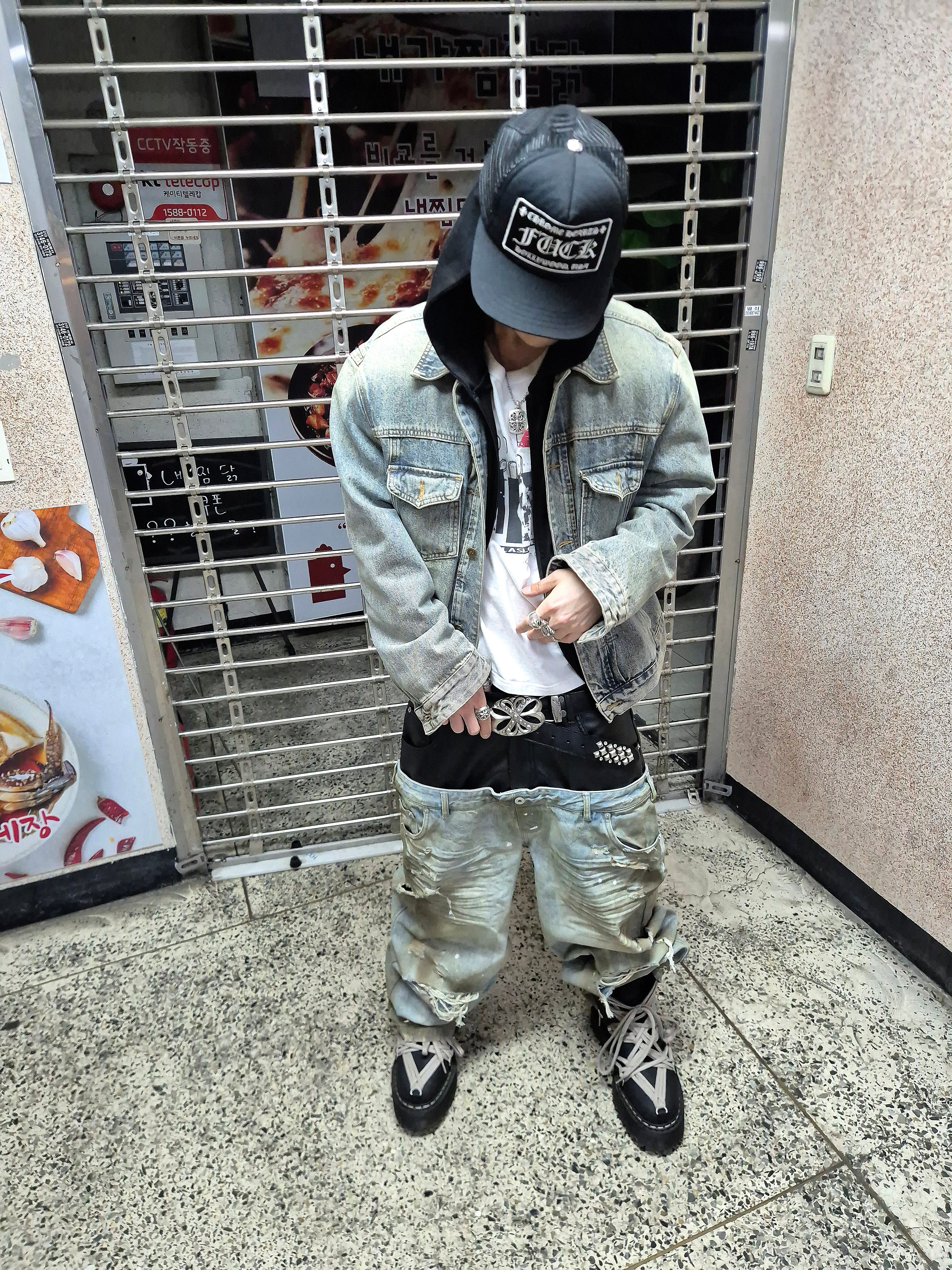 Chrome Hearts Fuck Hollywood Trucker Hat Black, Dr. Martens x Rick Owens 1460 Quad Sole Mega Lace Boots Black 착용 스타일