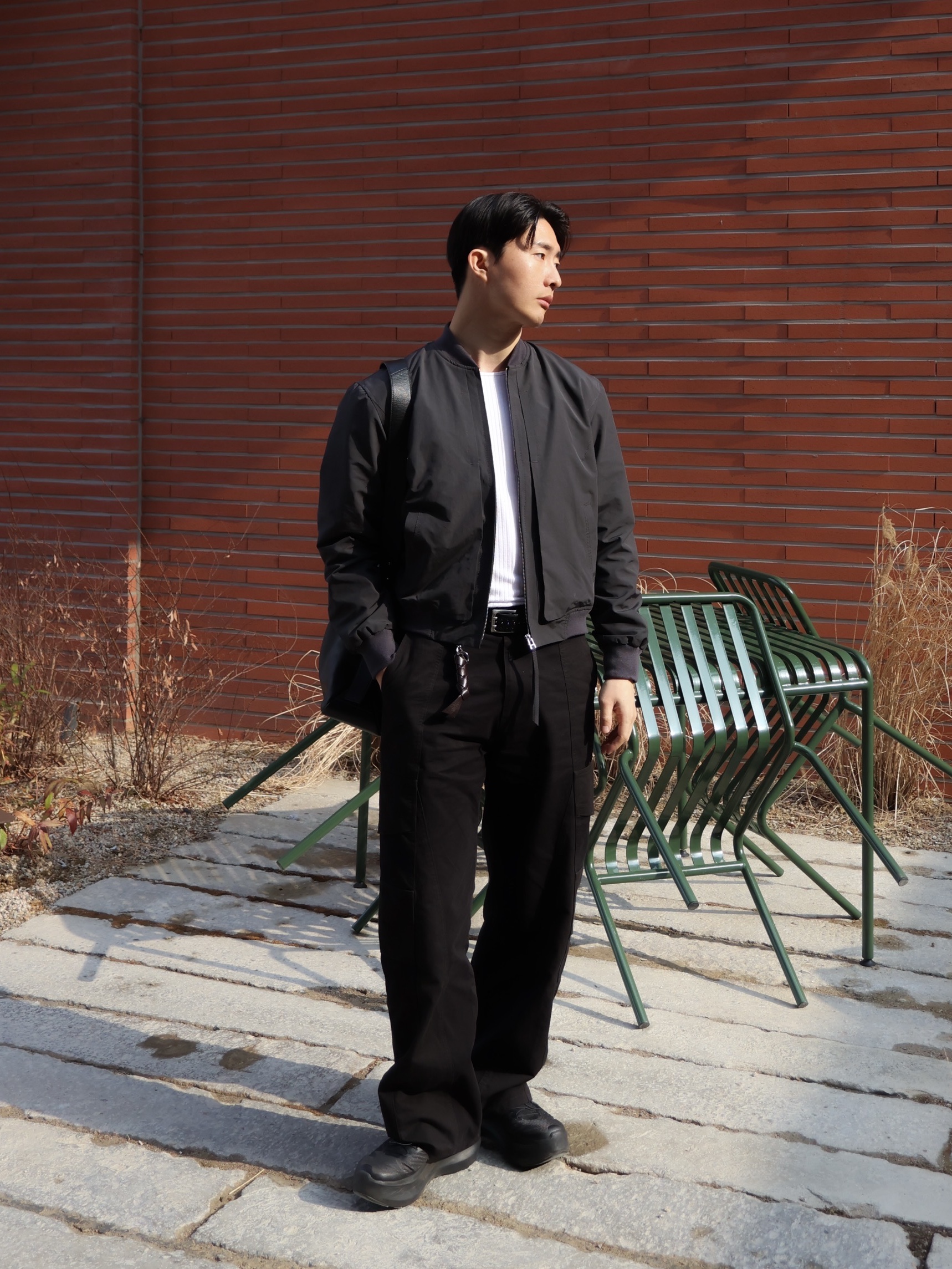 BLR Curved Line Flight Jacket Charcoal 착용 스타일