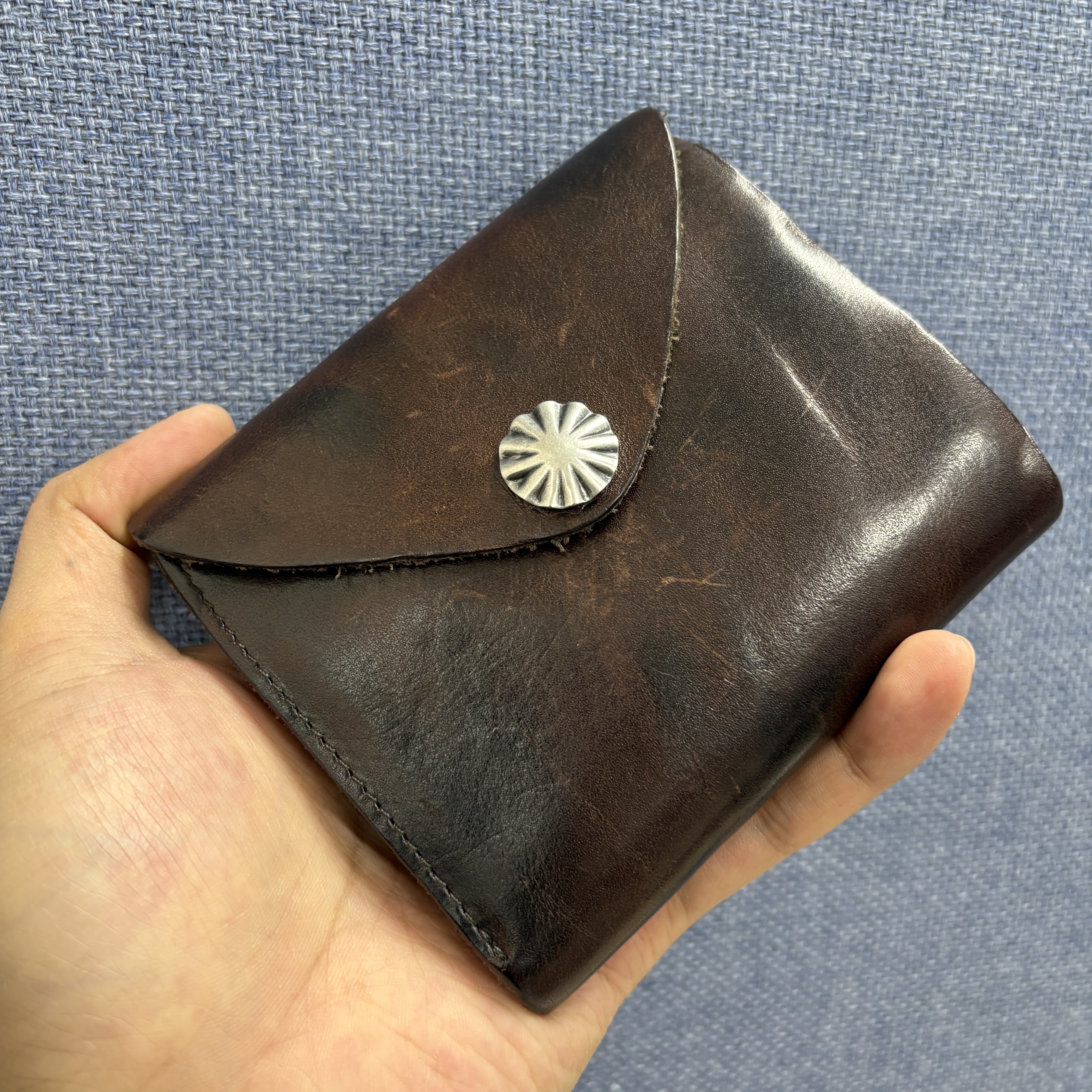 Double RL Concho Leather Wallet Dark Brown 착용 스타일 - 1