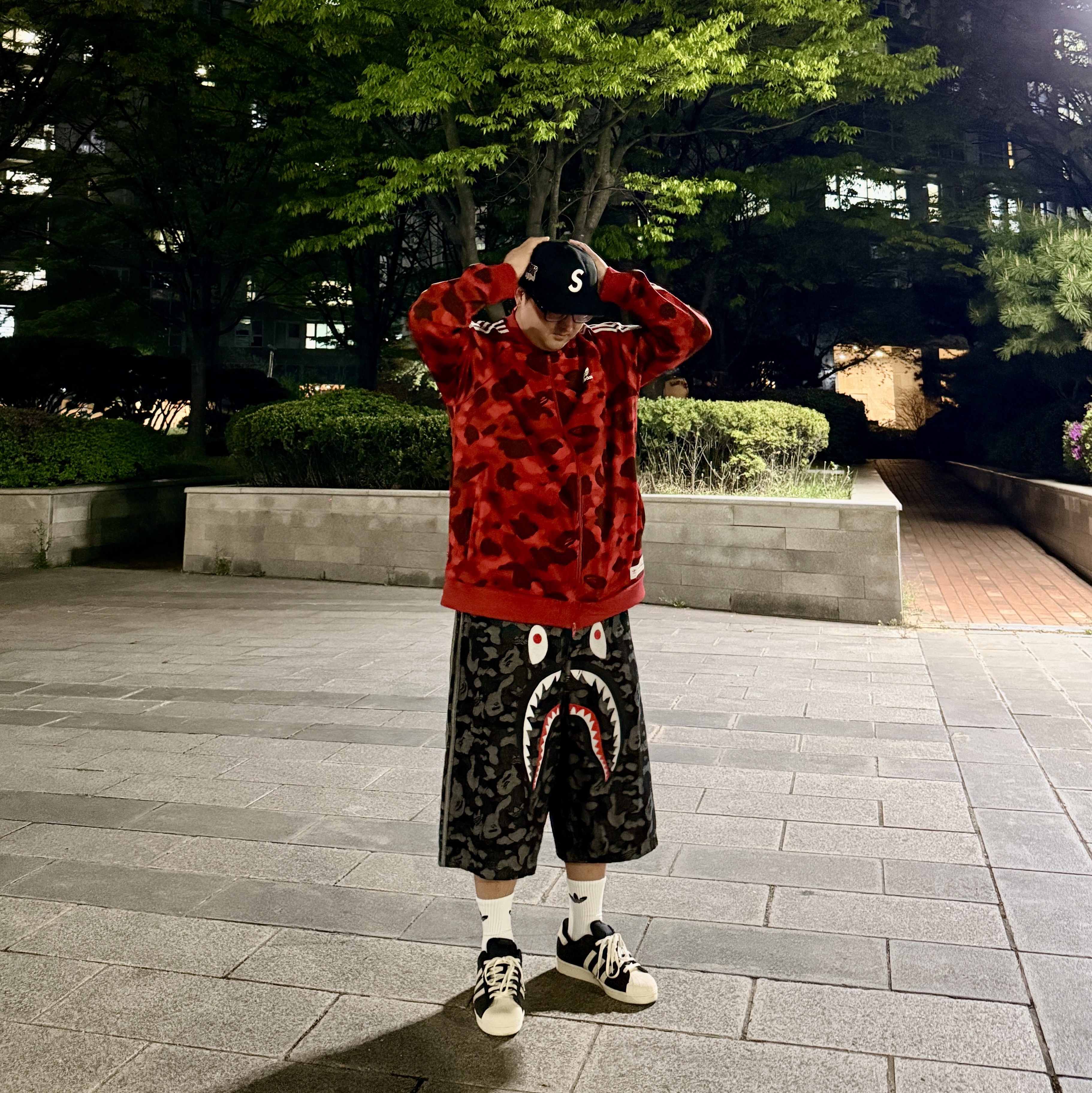 Supreme World Famous S Logo 6-Panel Black - 26SS, Gentle Monster x Maison Margiela MM114 Black Clear 착용 스타일 - 1