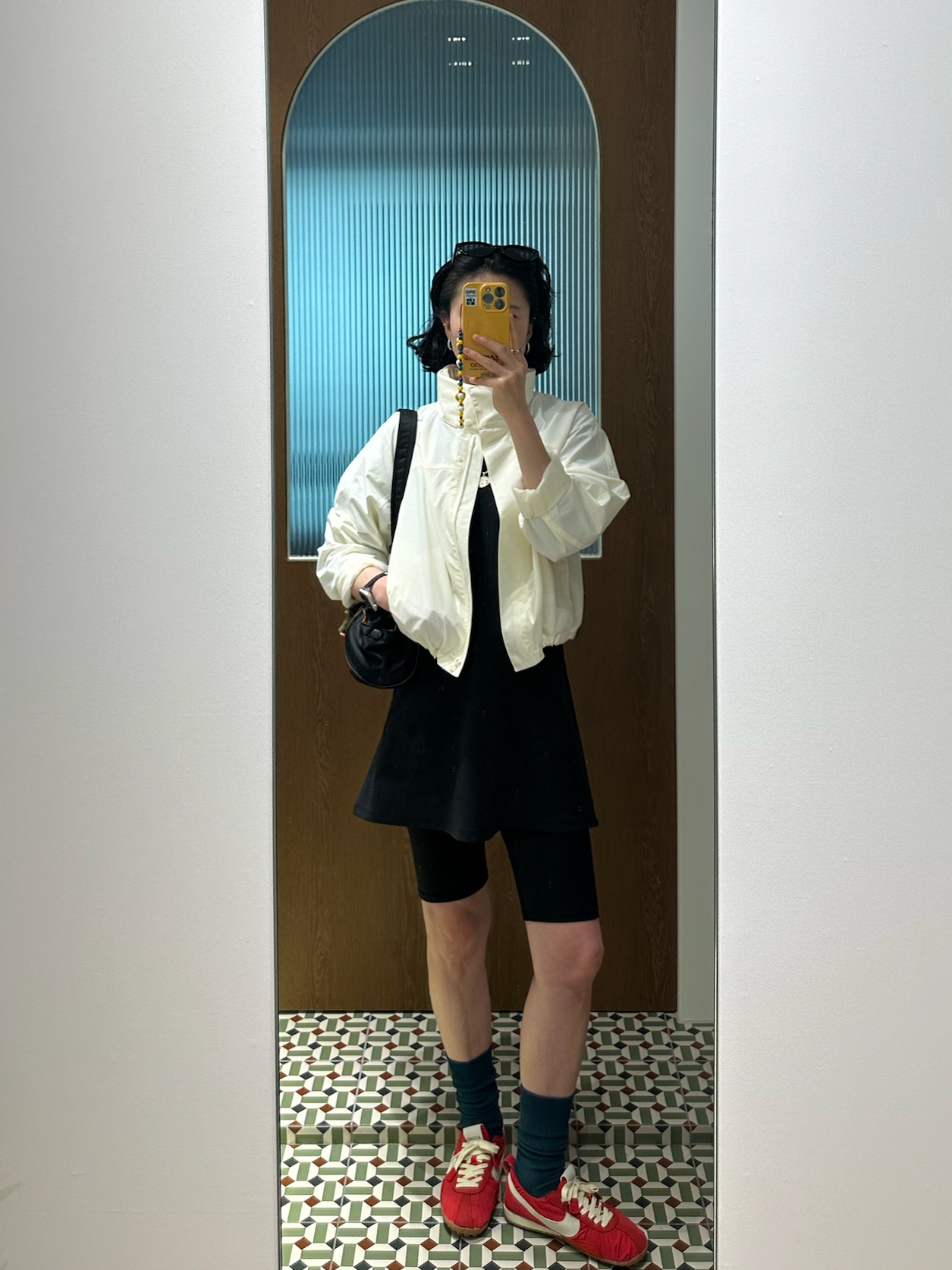 Porter Tanker Duffle Bag L Black, Nike x Jacquemus Moon Shoe SP University Red and Bicycle Yellow 착용 스타일 - 1