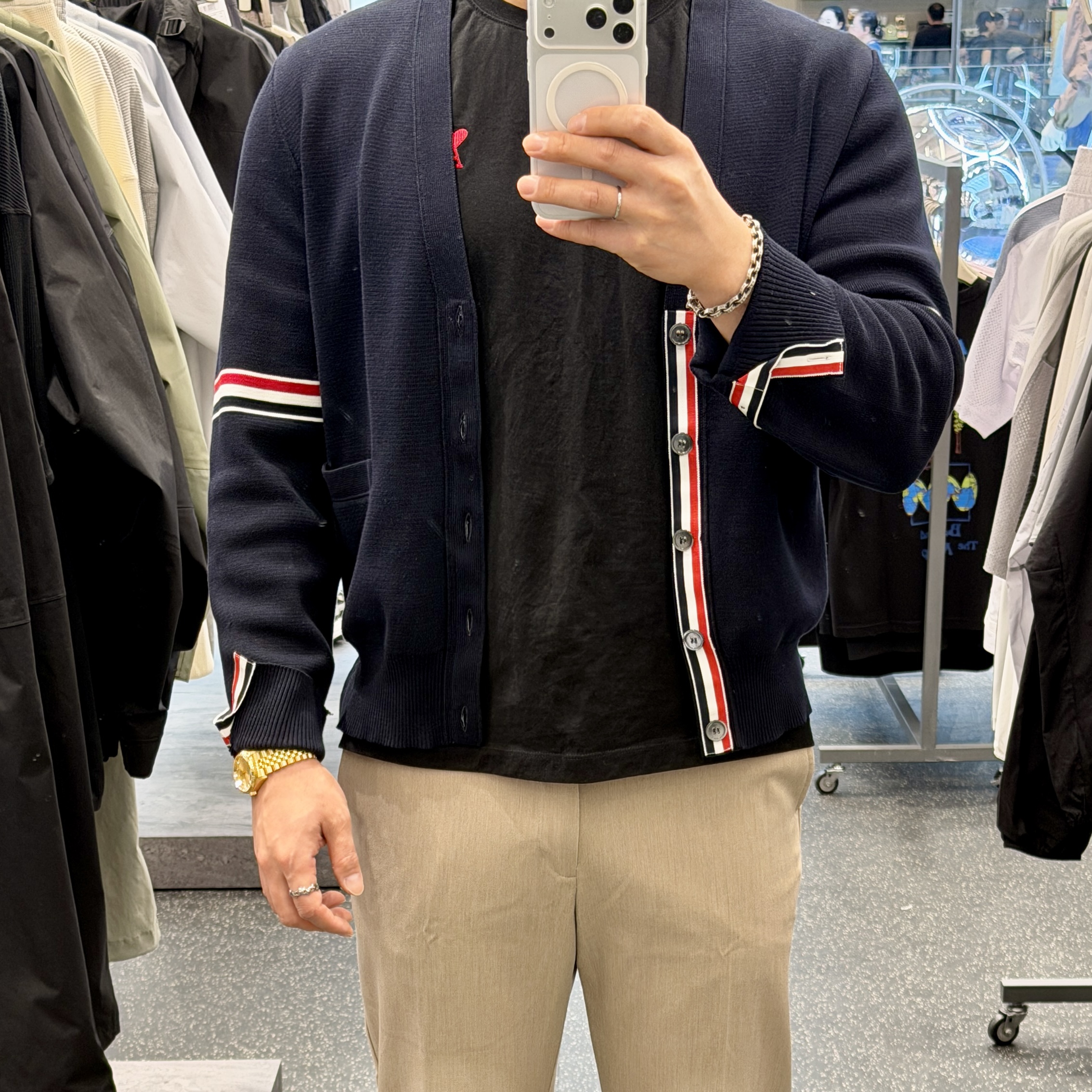 Thom Browne Milano Stitch Armband Cardigan Navy 착용 스타일