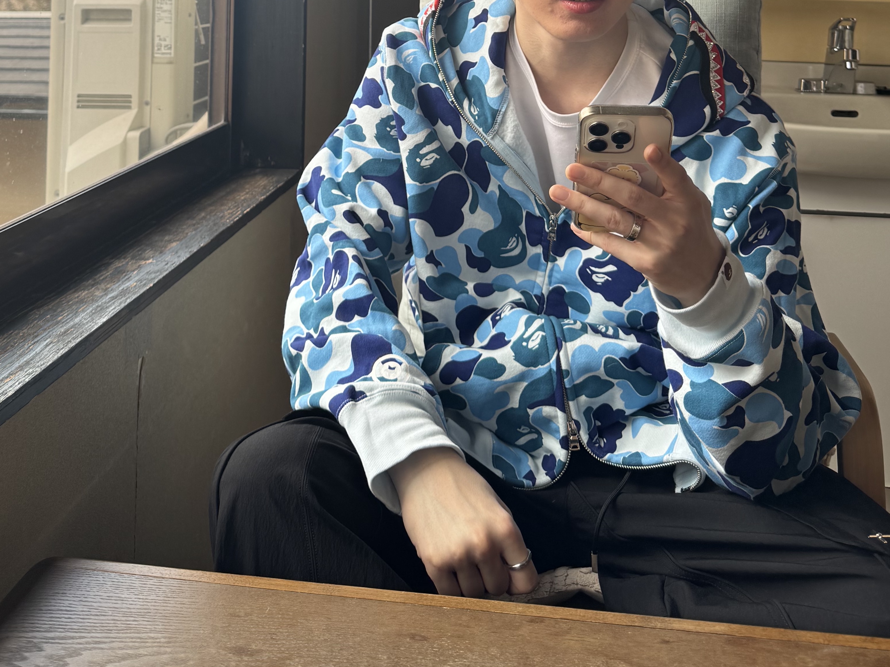 BAPE ABC Camo Crystal Stone Shark Full Zip Hoodie Blue 착용 스타일