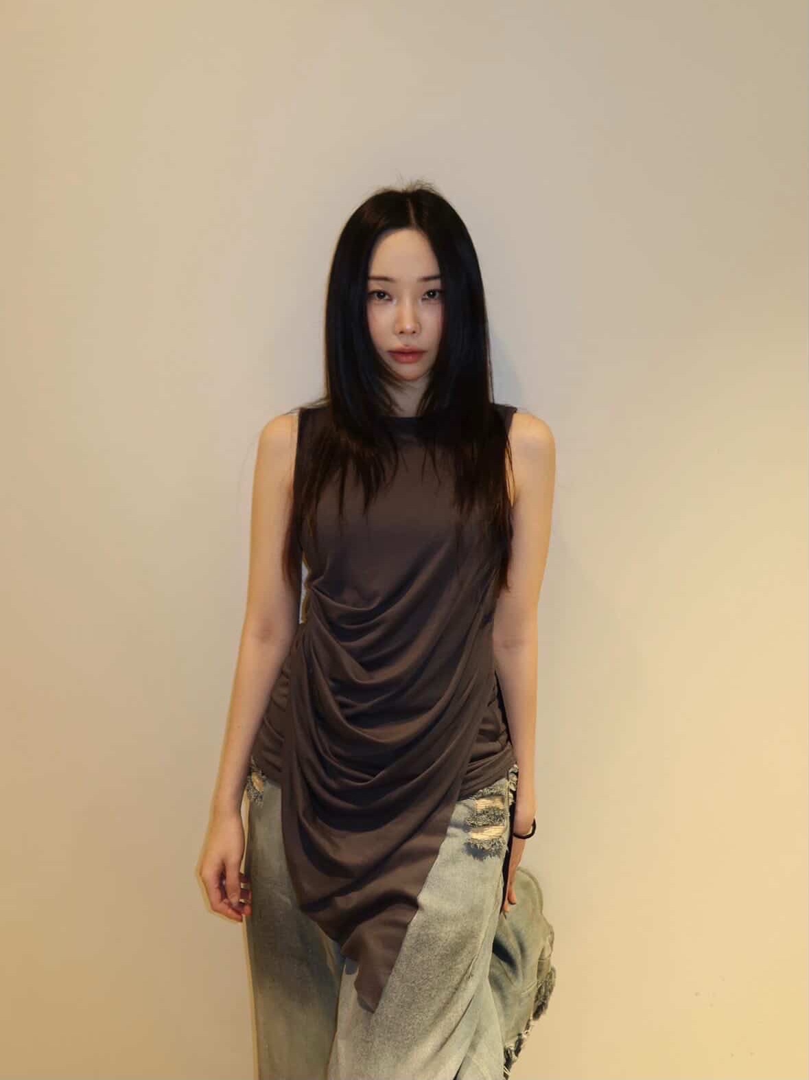 BLR Soft Draping Sleeveless Grey, BLR Destroyed Vintage Oil Washing Denim Pants 착용 스타일