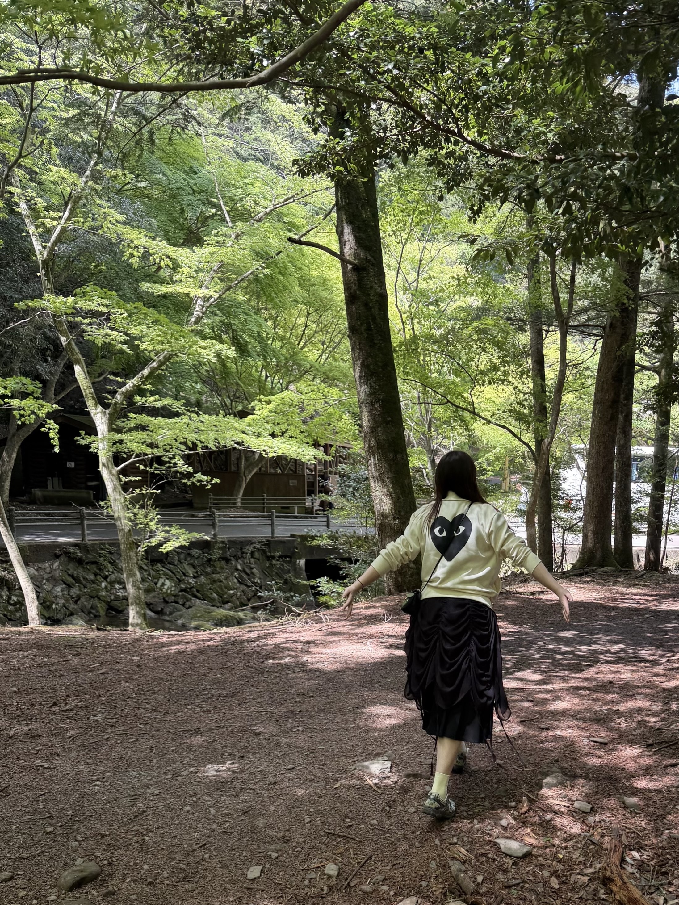 Play Comme des Garcons Big Black Heart Print Track Jacket Ivory, Asics x Cecilie Bahnsen Gel-Cumulus 16 Black Yellow 착용 스타일