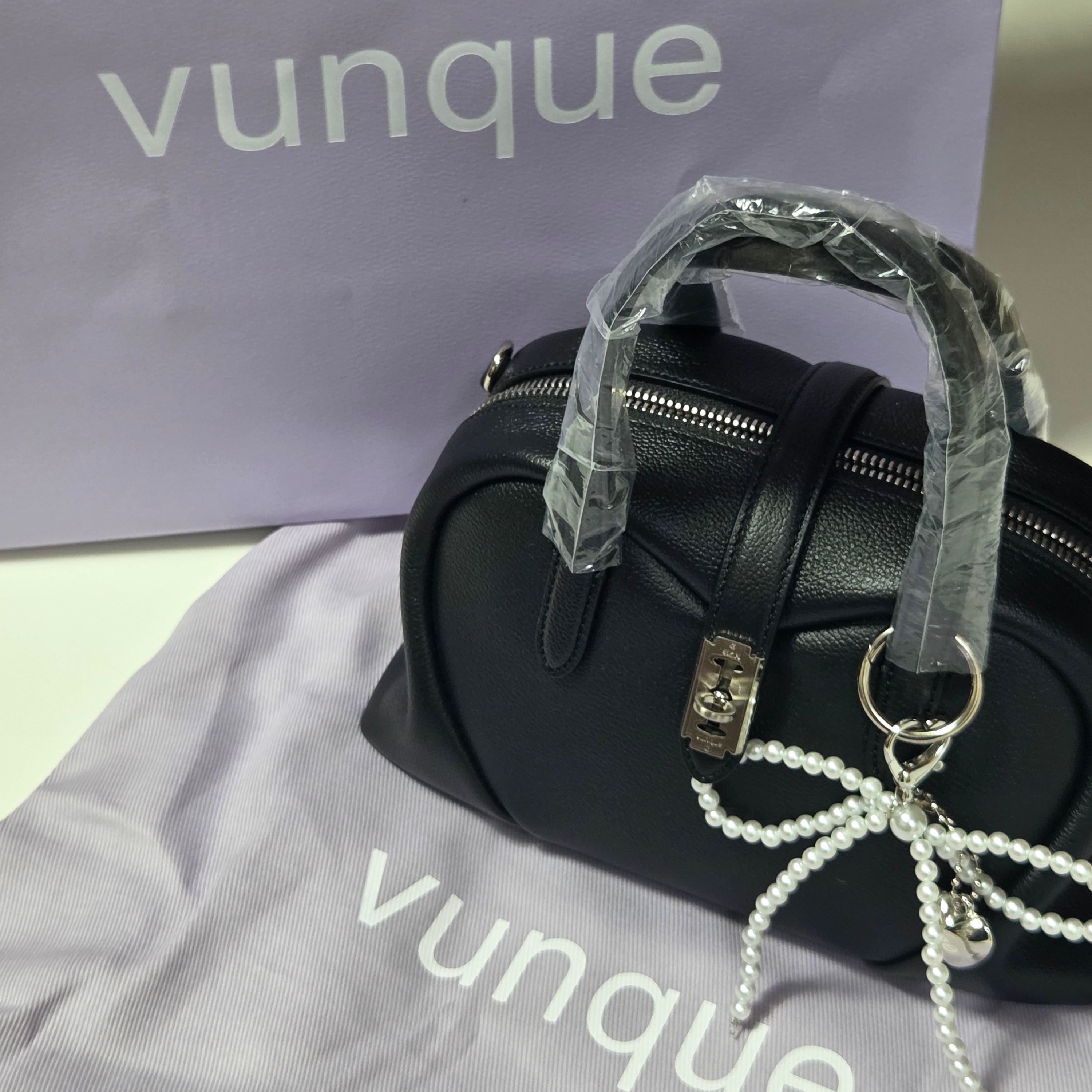 Vunque Toque Love Small Tote Bag Pure Beige, Dior Lady Flap Card Holder Patent Cannage Calfskin Black 착용 스타일 - 2