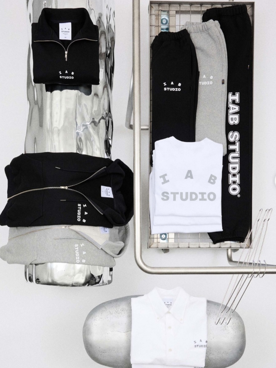IAB Studio IAB Sweatpants Melange Gray, IAB Studio IAB Sweatpants Black 착용 스타일 - 1