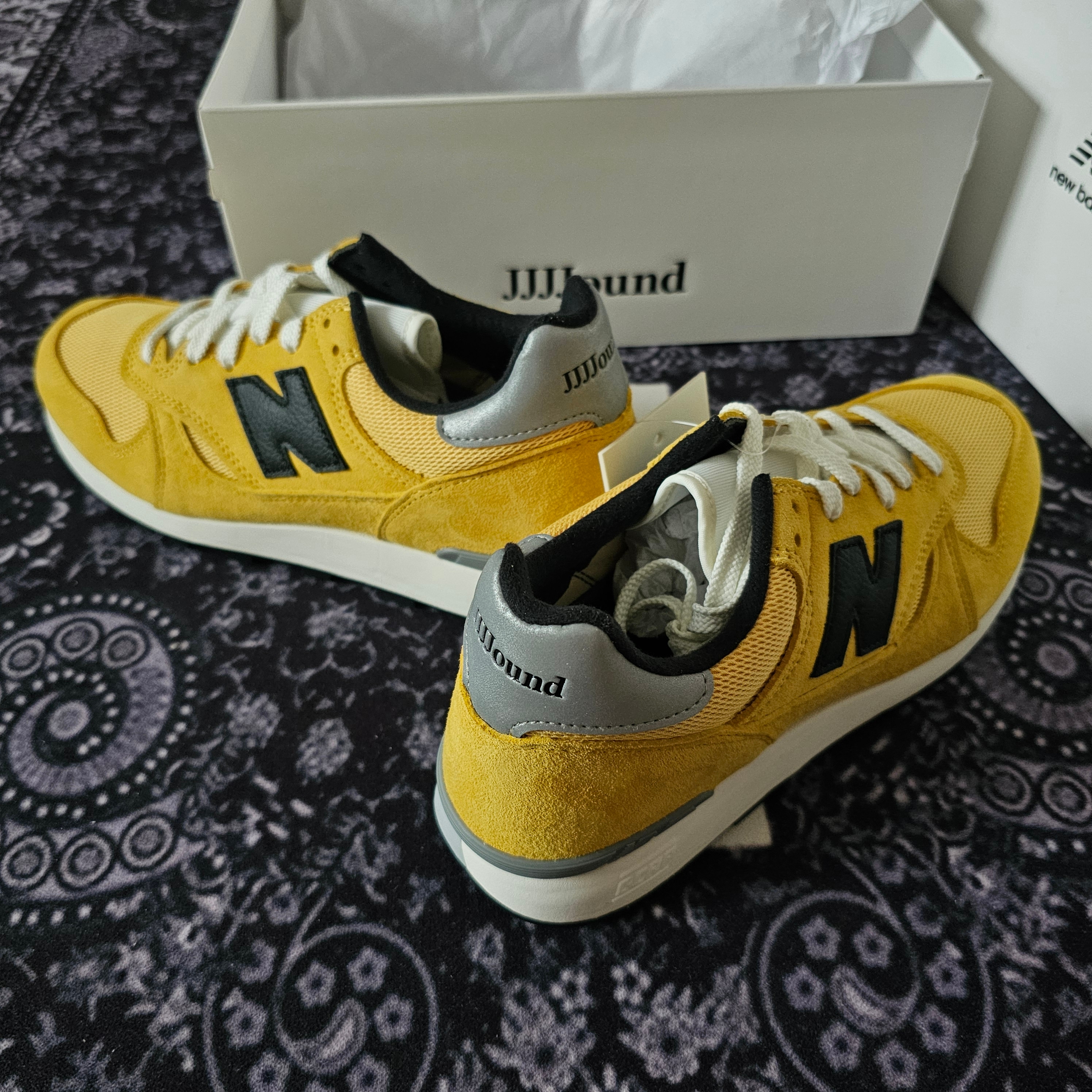 New Balance x JJJJound 475 Yellow White 착용 스타일 - 1