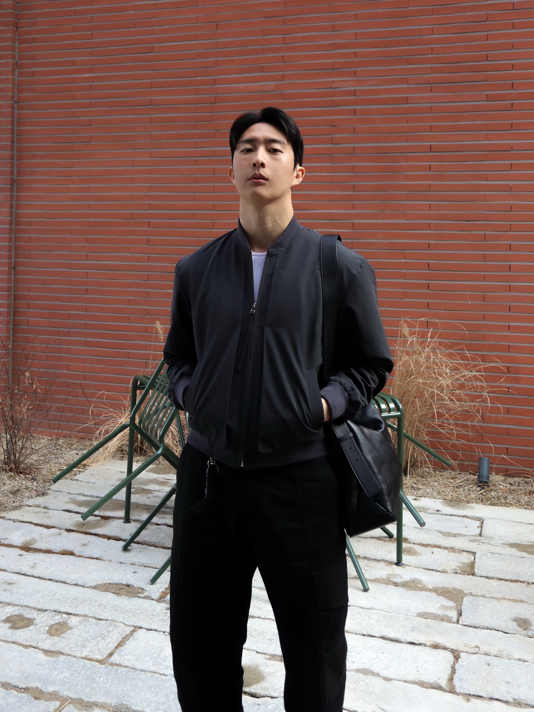 BLR Curved Line Flight Jacket Charcoal 착용 스타일